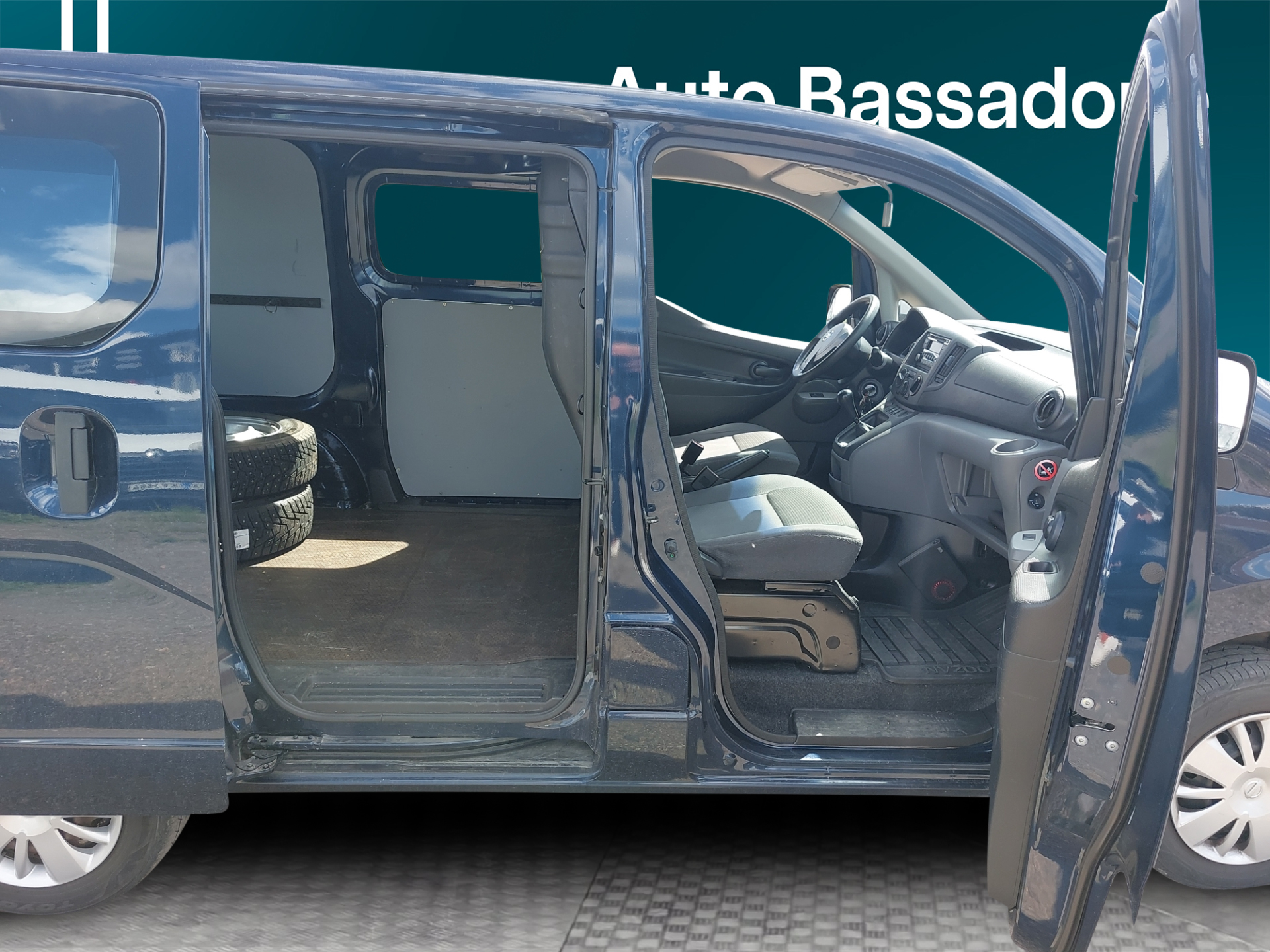 NISSAN NV200 2015