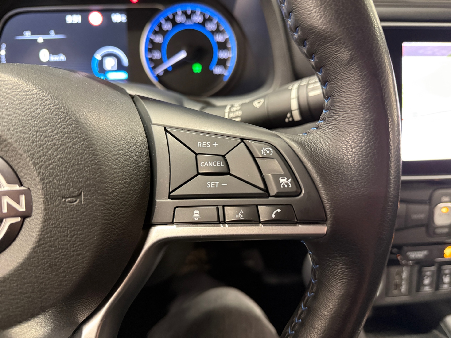 NISSAN LEAF 2023