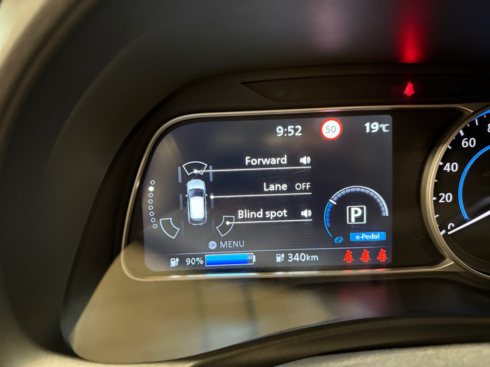 NISSAN LEAF 2023