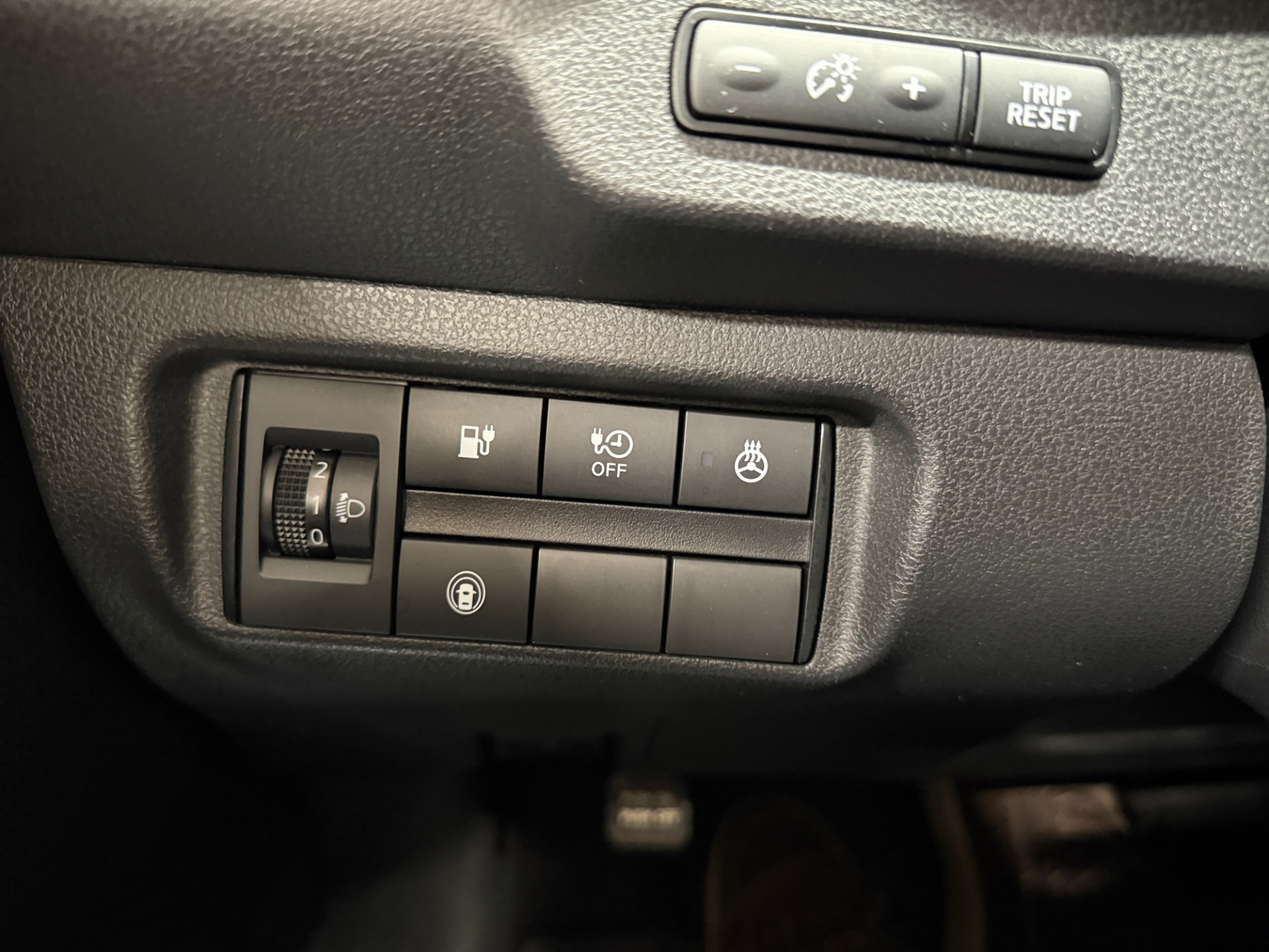 NISSAN LEAF 2023