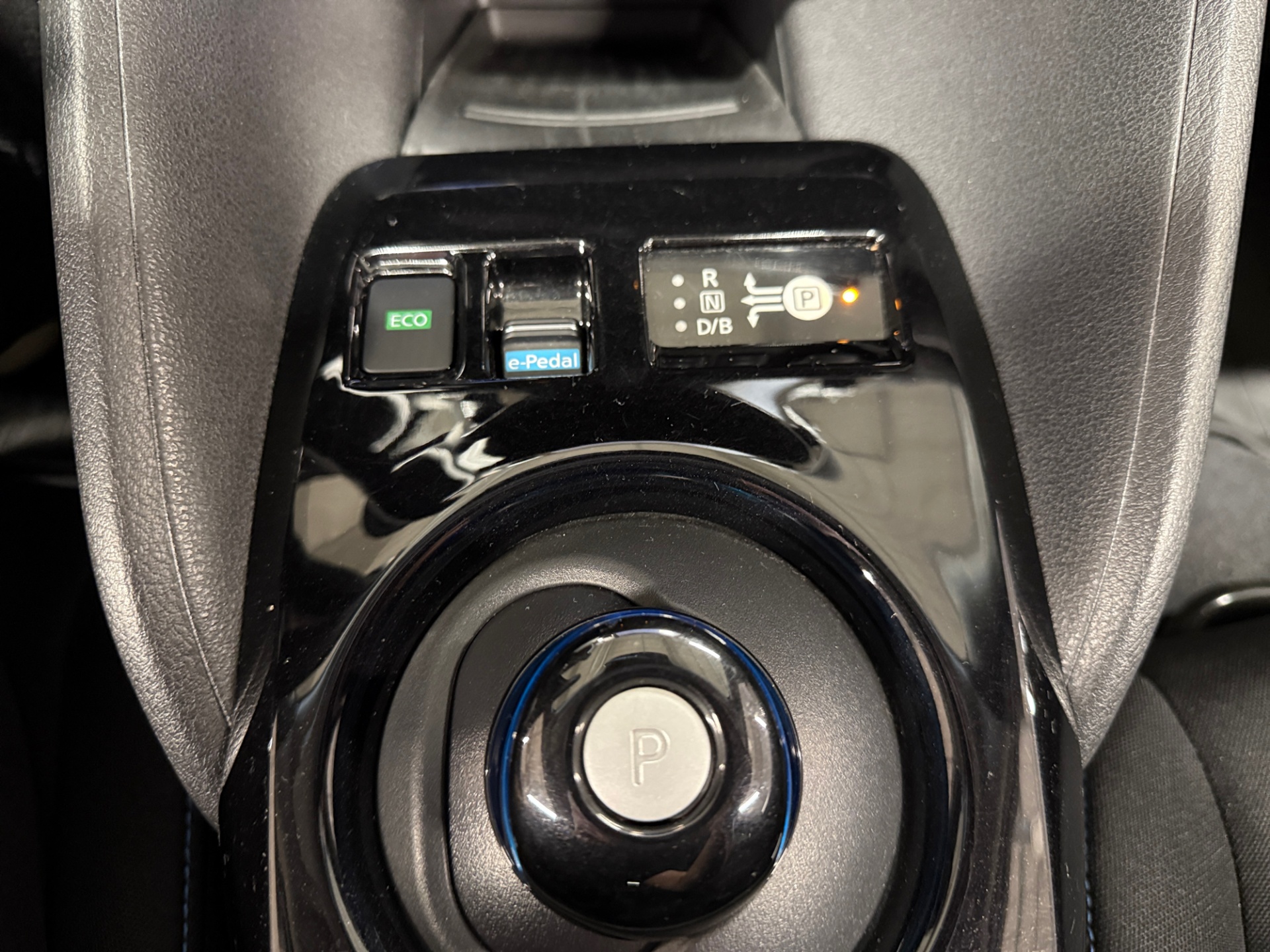 NISSAN LEAF 2023