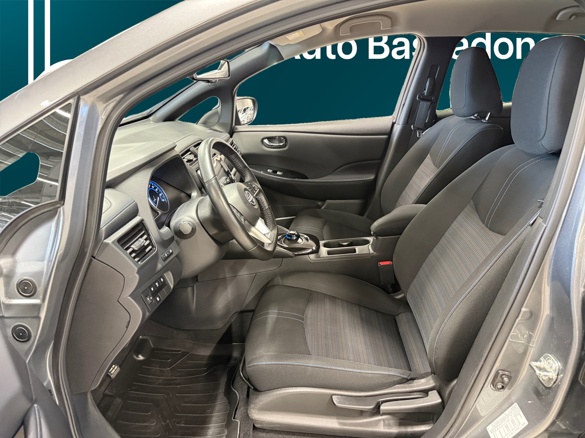 NISSAN LEAF 2023