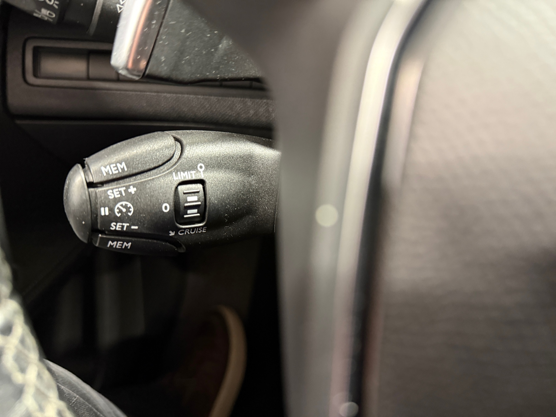 PEUGEOT 5008 2019