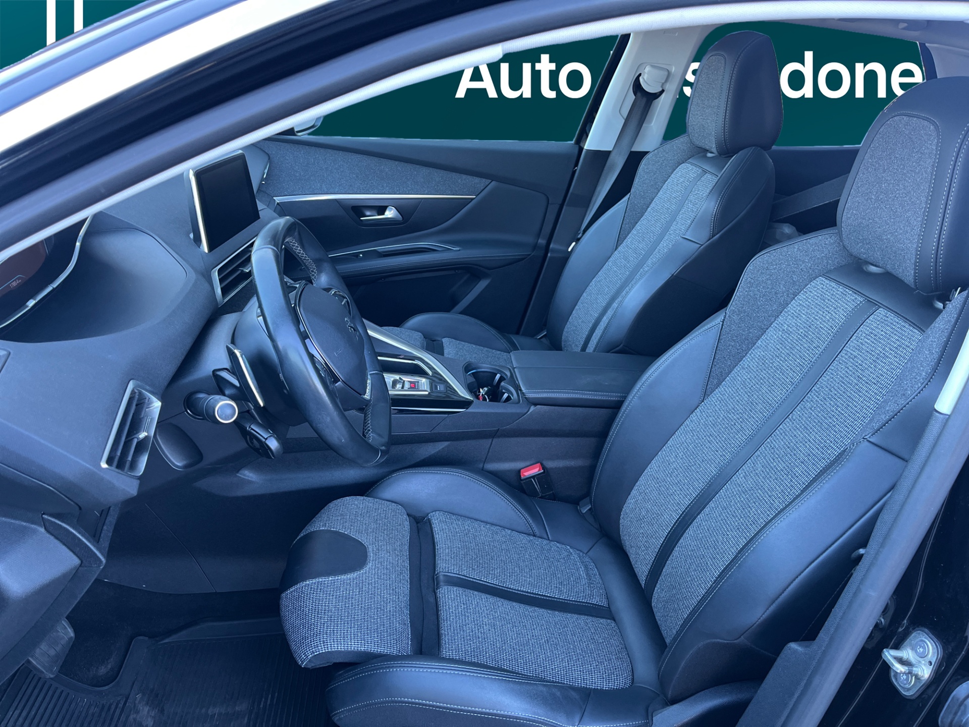 PEUGEOT 3008 2019