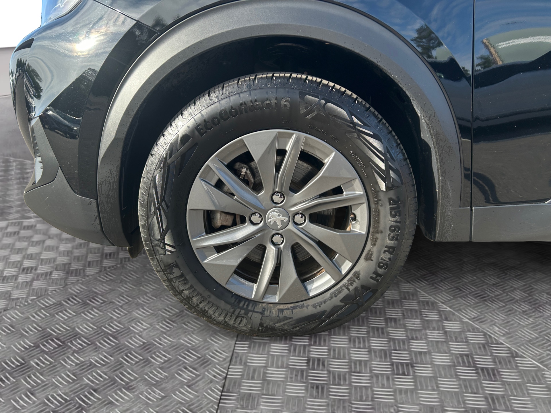 PEUGEOT e-2008 2023