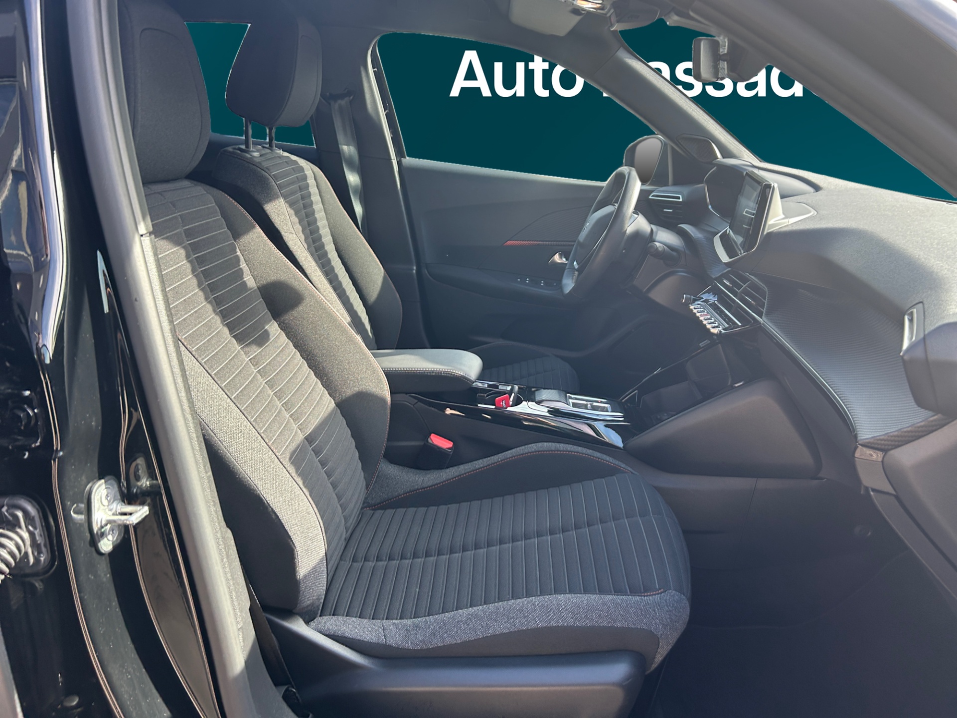 PEUGEOT e-2008 2023