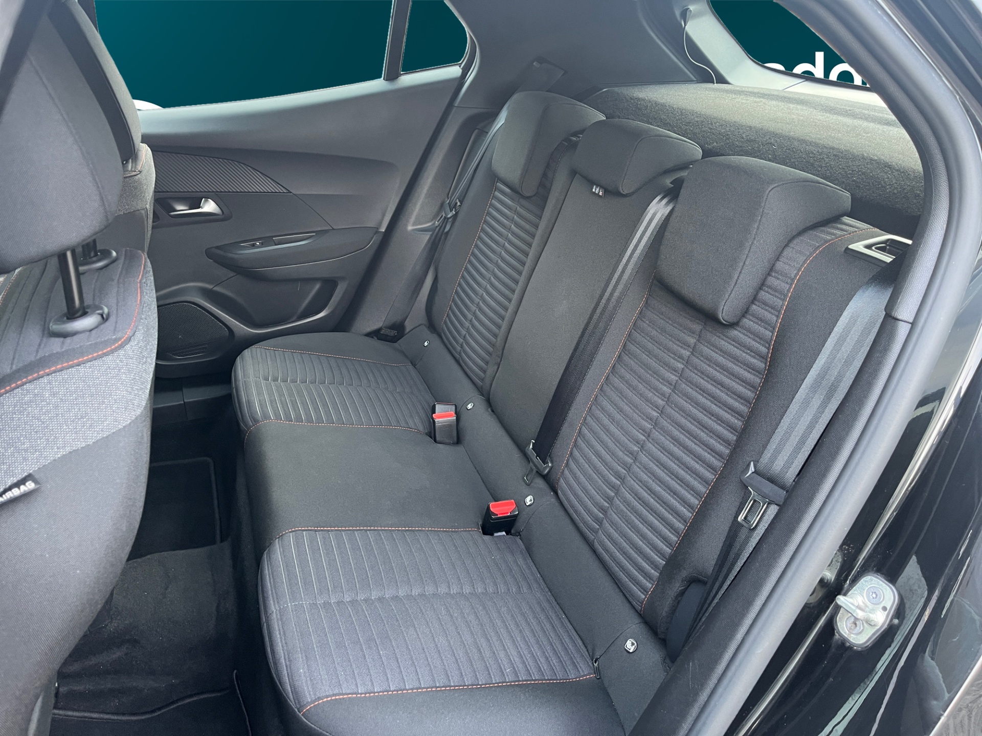 PEUGEOT e-2008 2023