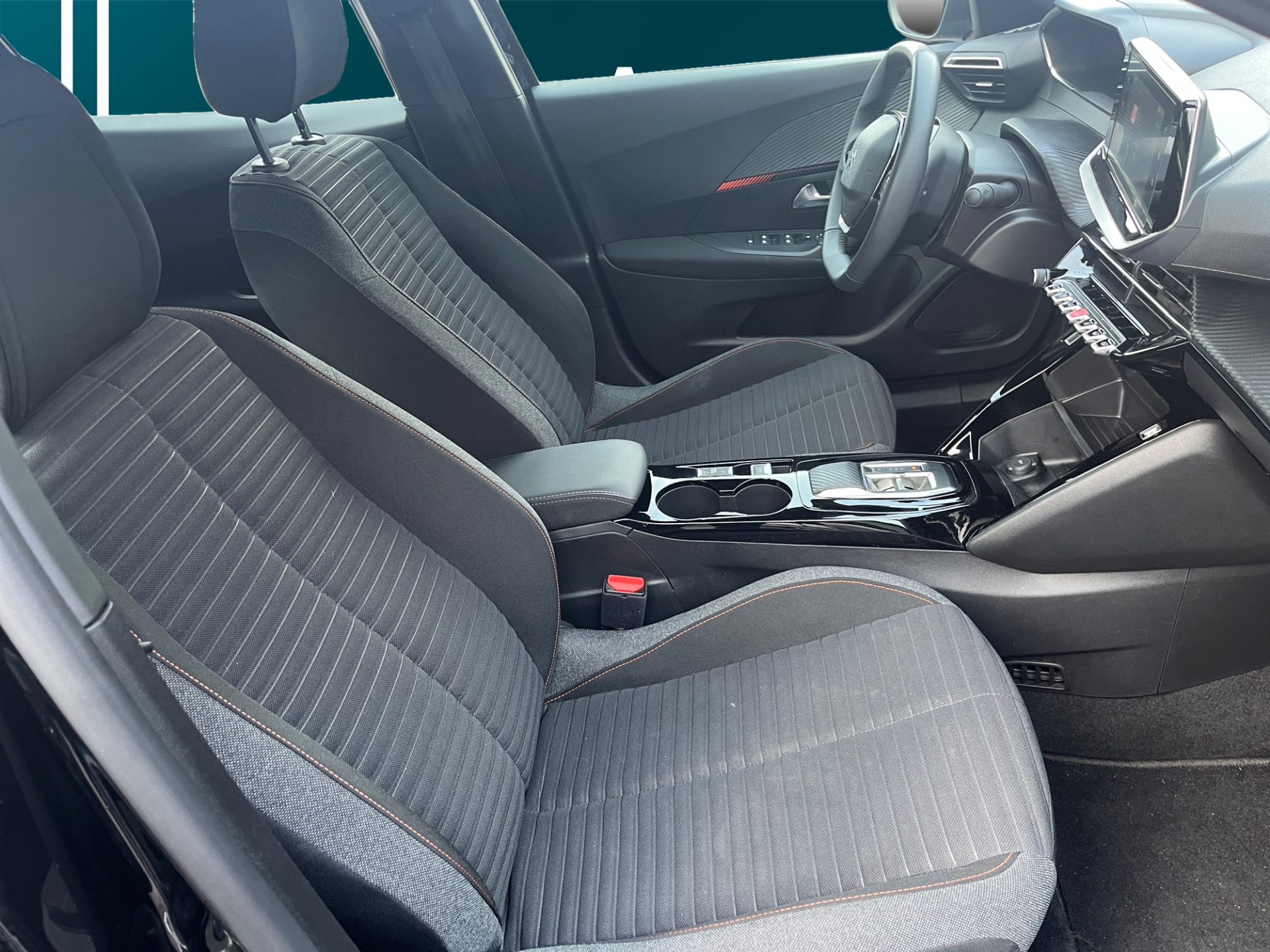 PEUGEOT e-2008 2023