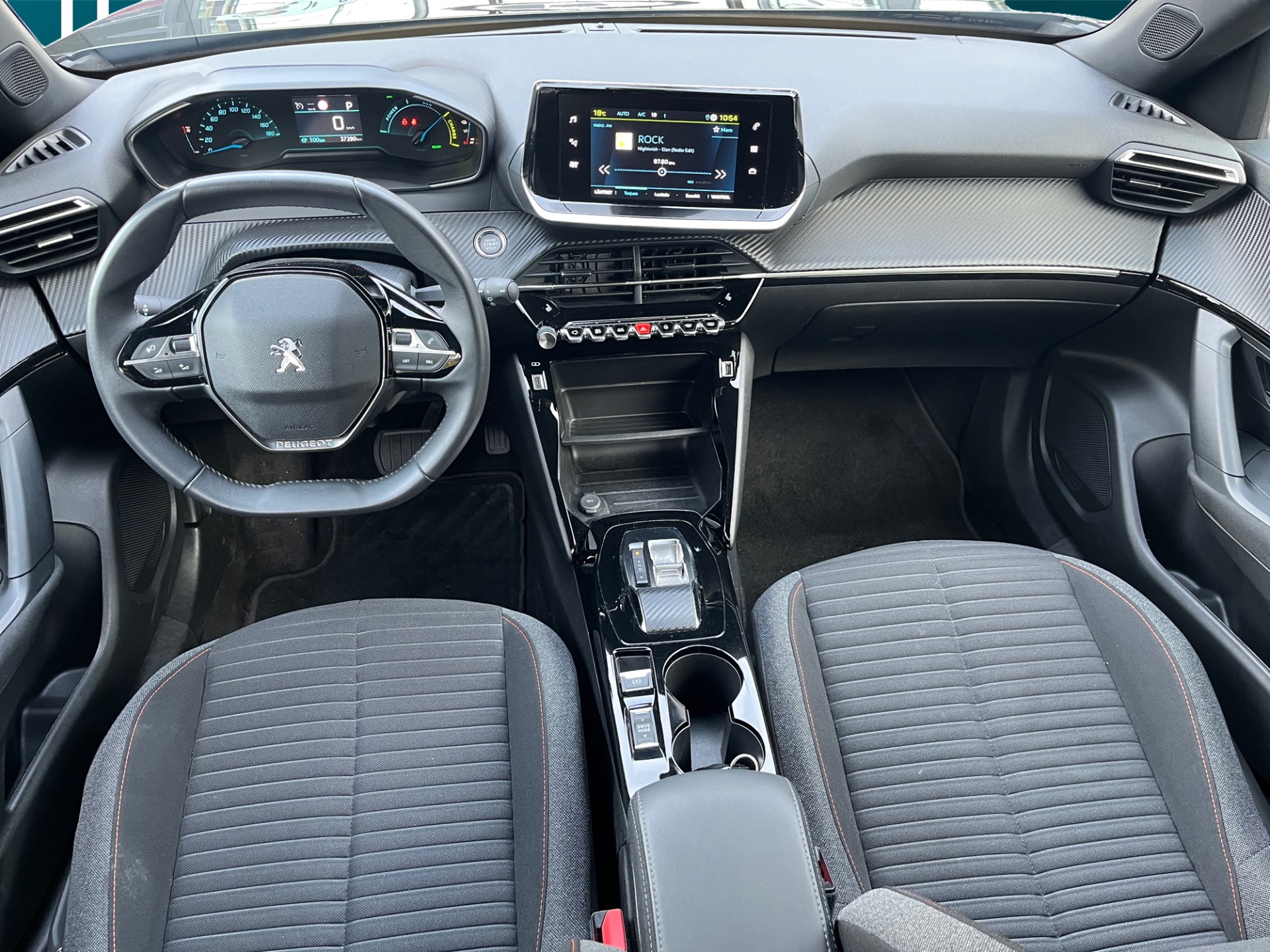 PEUGEOT e-2008 2023