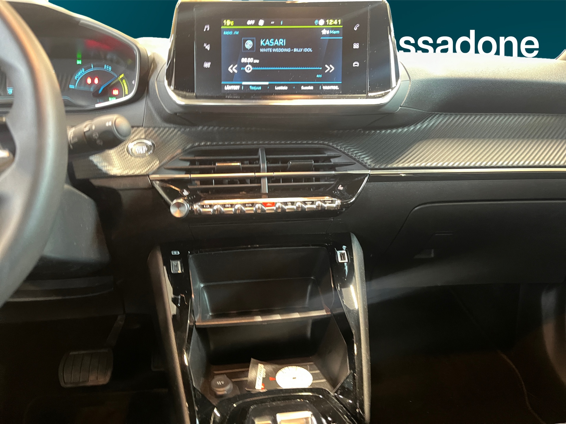 PEUGEOT e-2008 2023