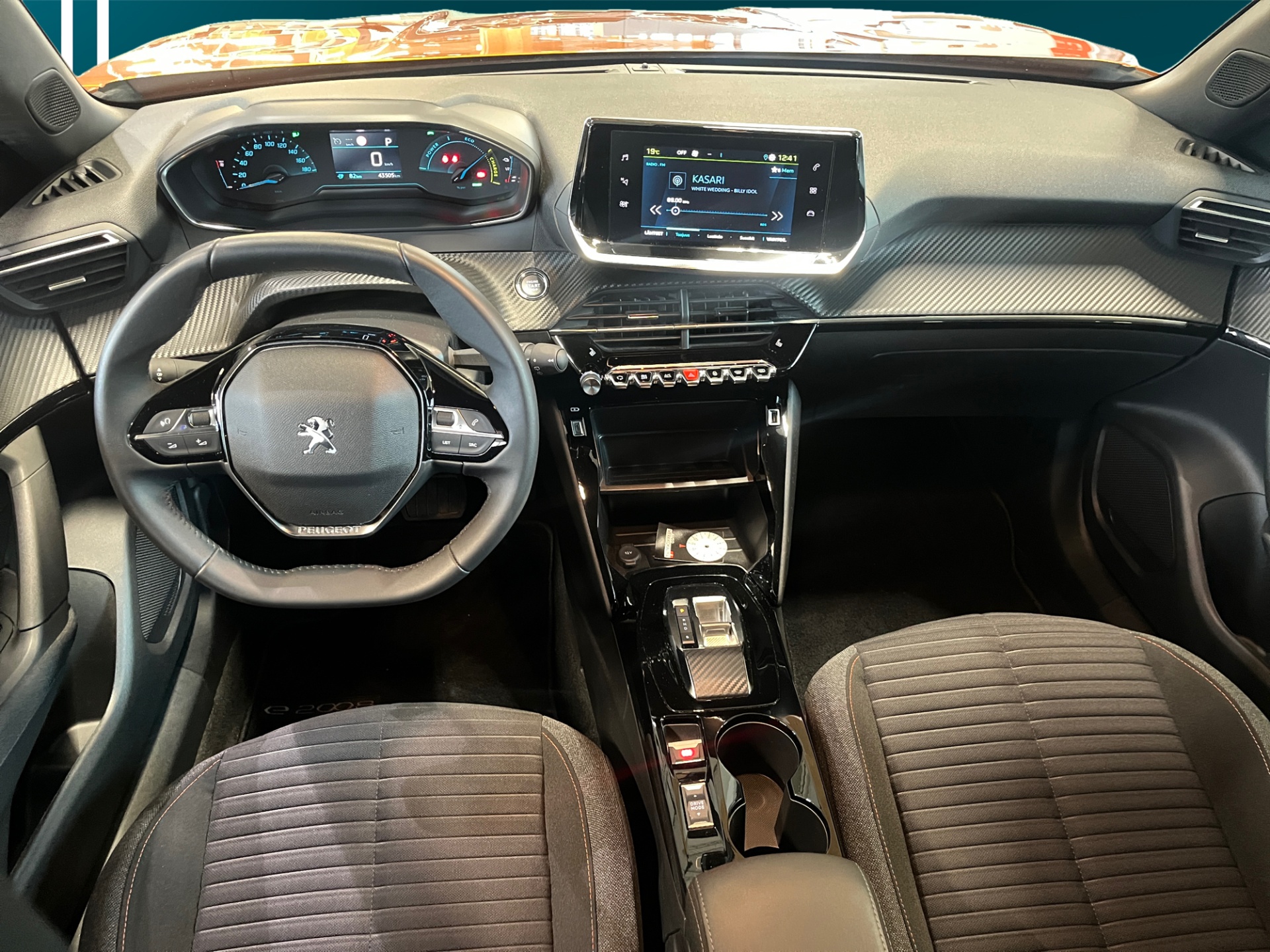 PEUGEOT e-2008 2023