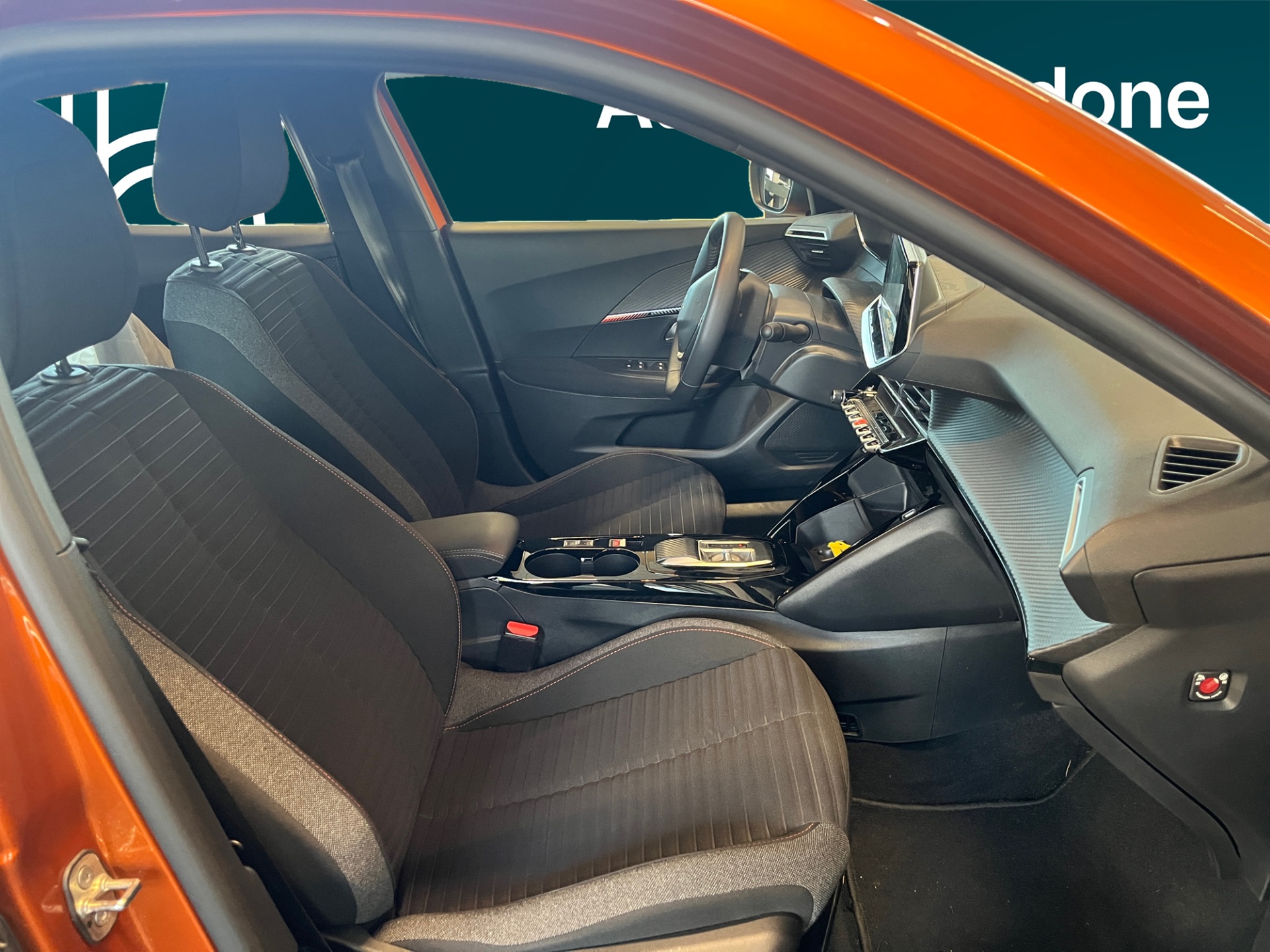PEUGEOT e-2008 2023