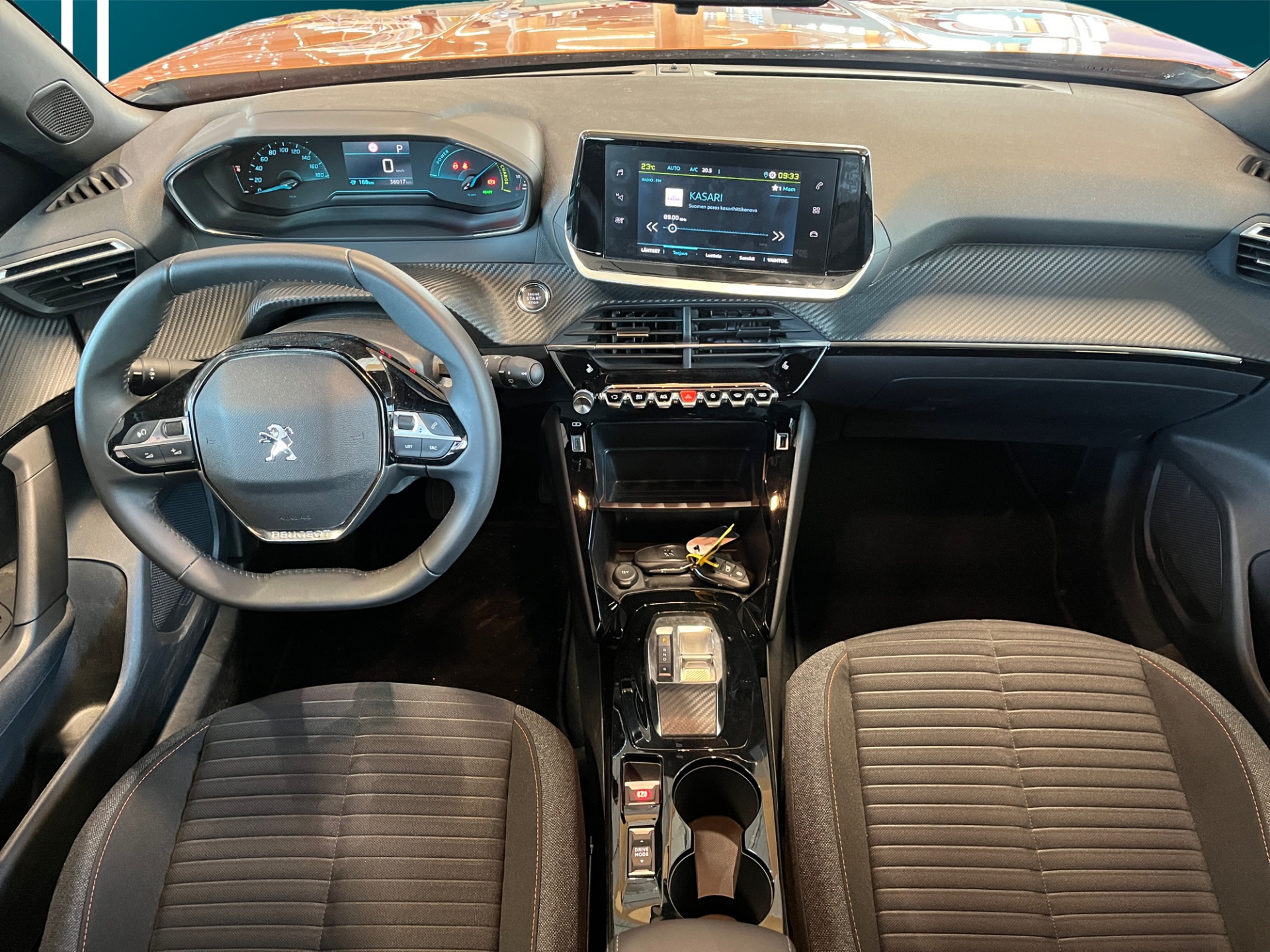PEUGEOT e-2008 2023