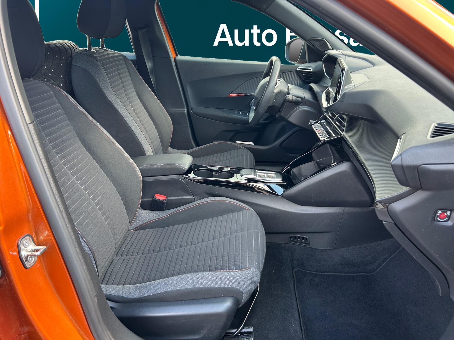 PEUGEOT e-2008 2023