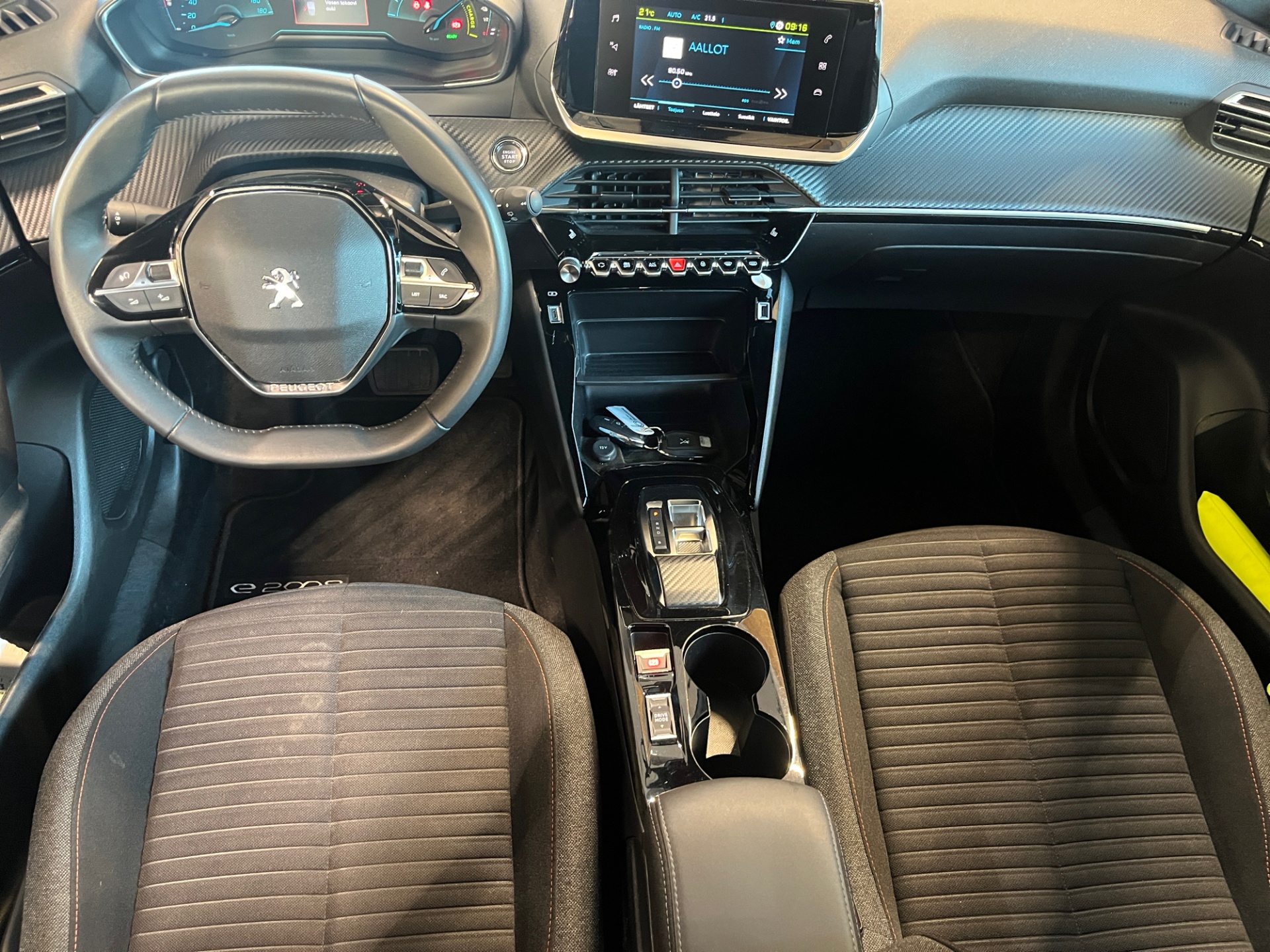 PEUGEOT e-2008 2023