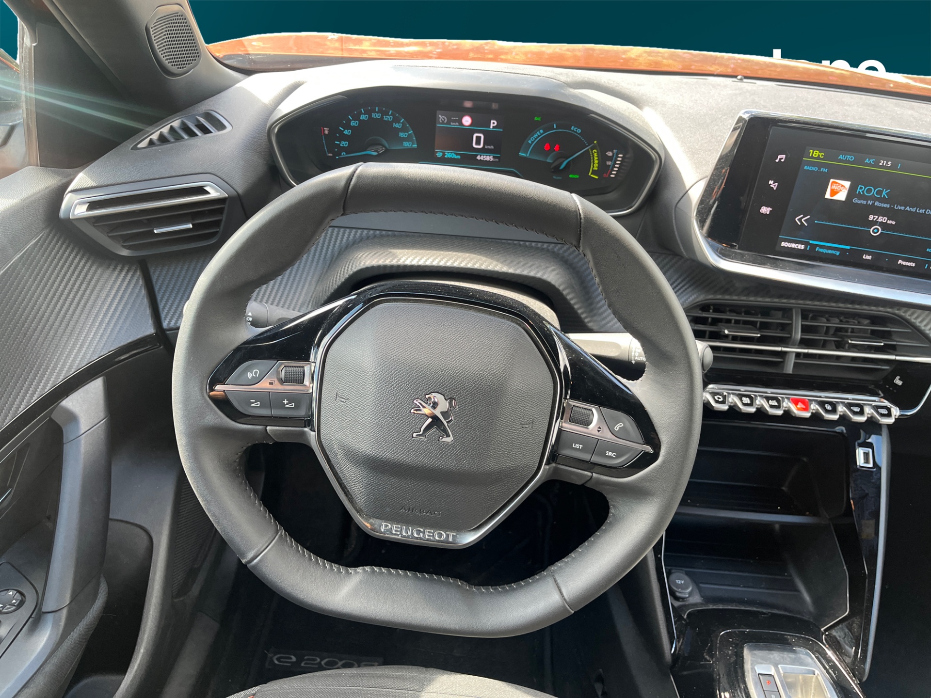 PEUGEOT e-2008 2023