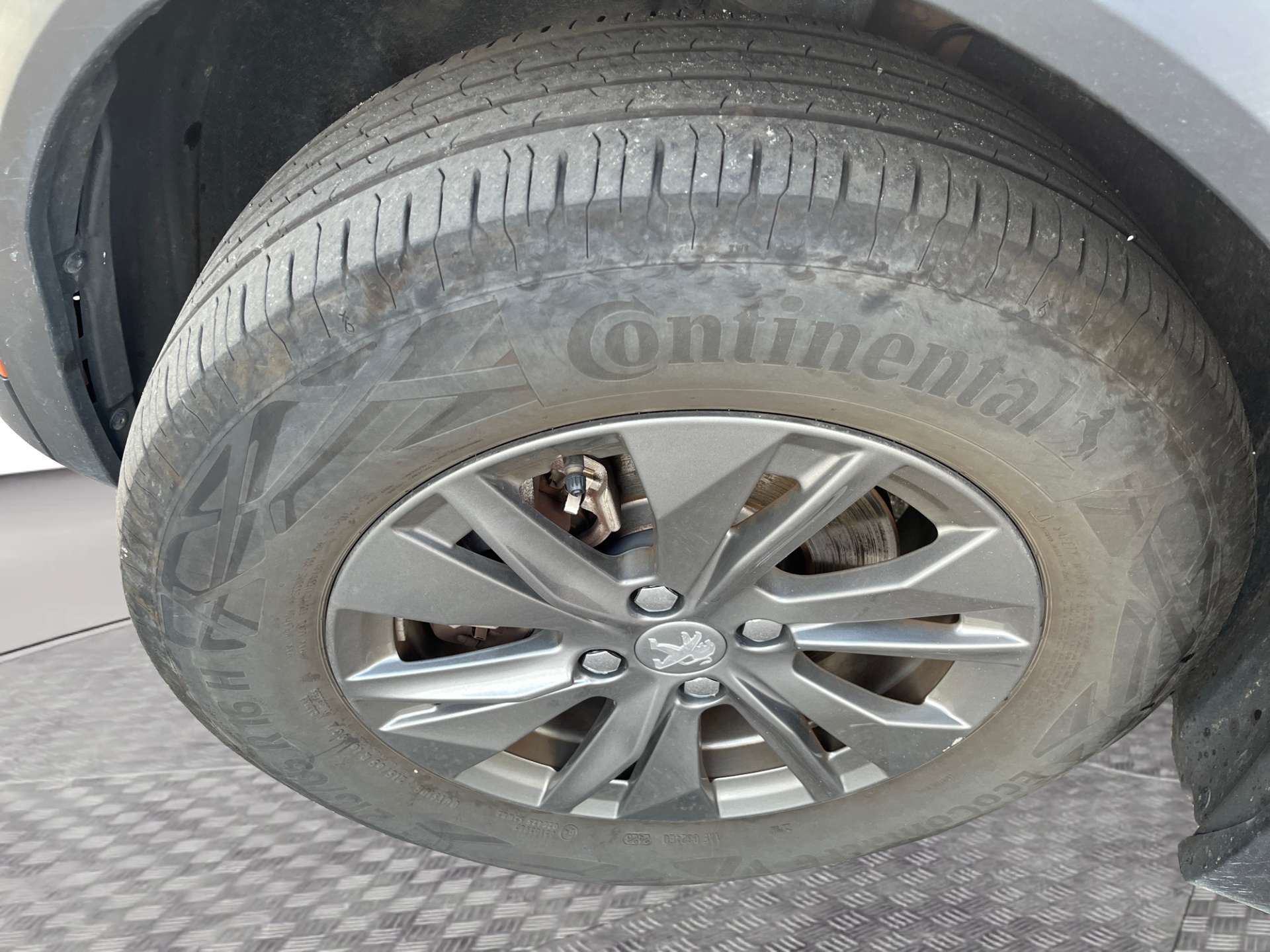 PEUGEOT e-2008 2023