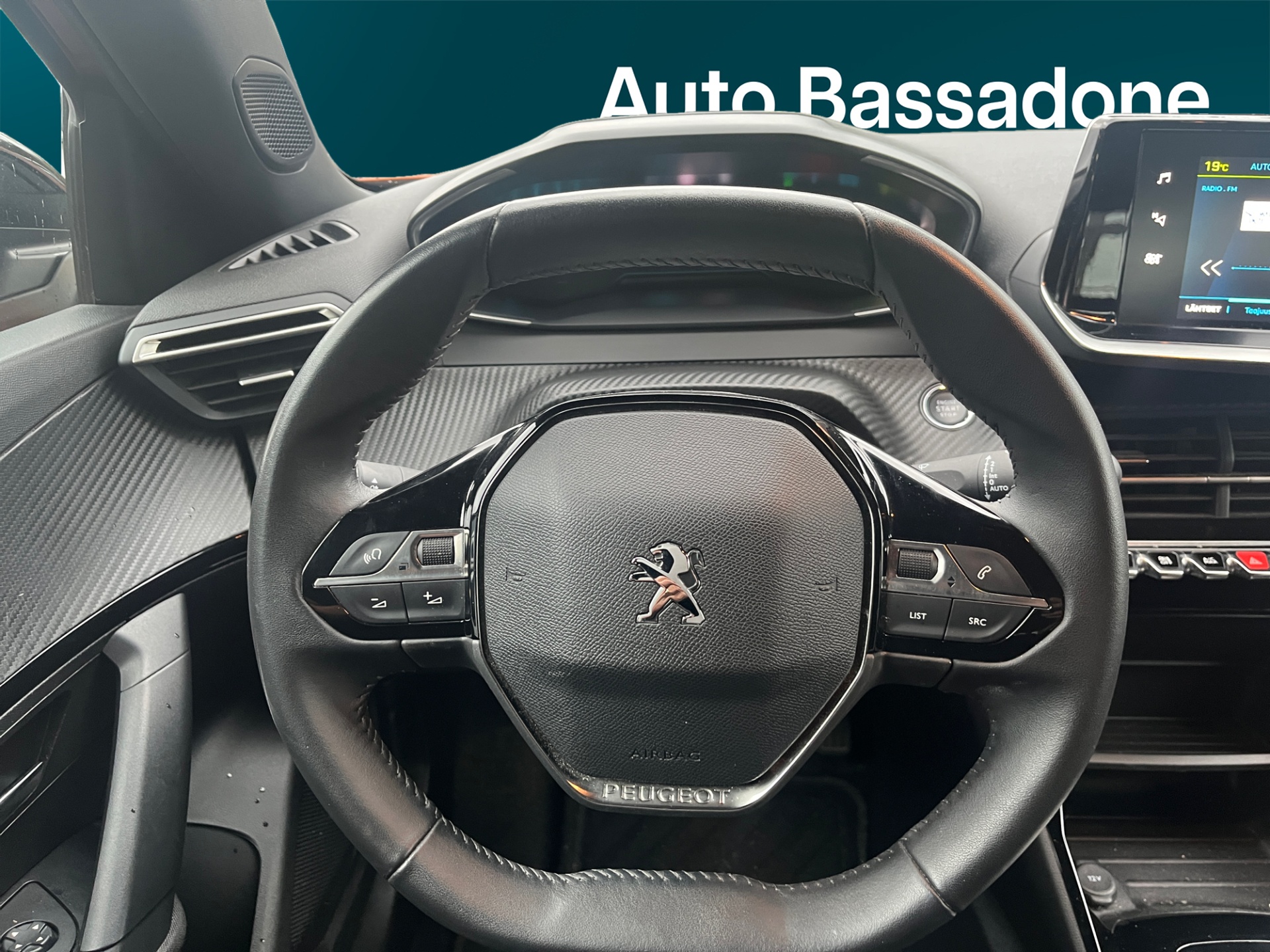 PEUGEOT e-2008 2023
