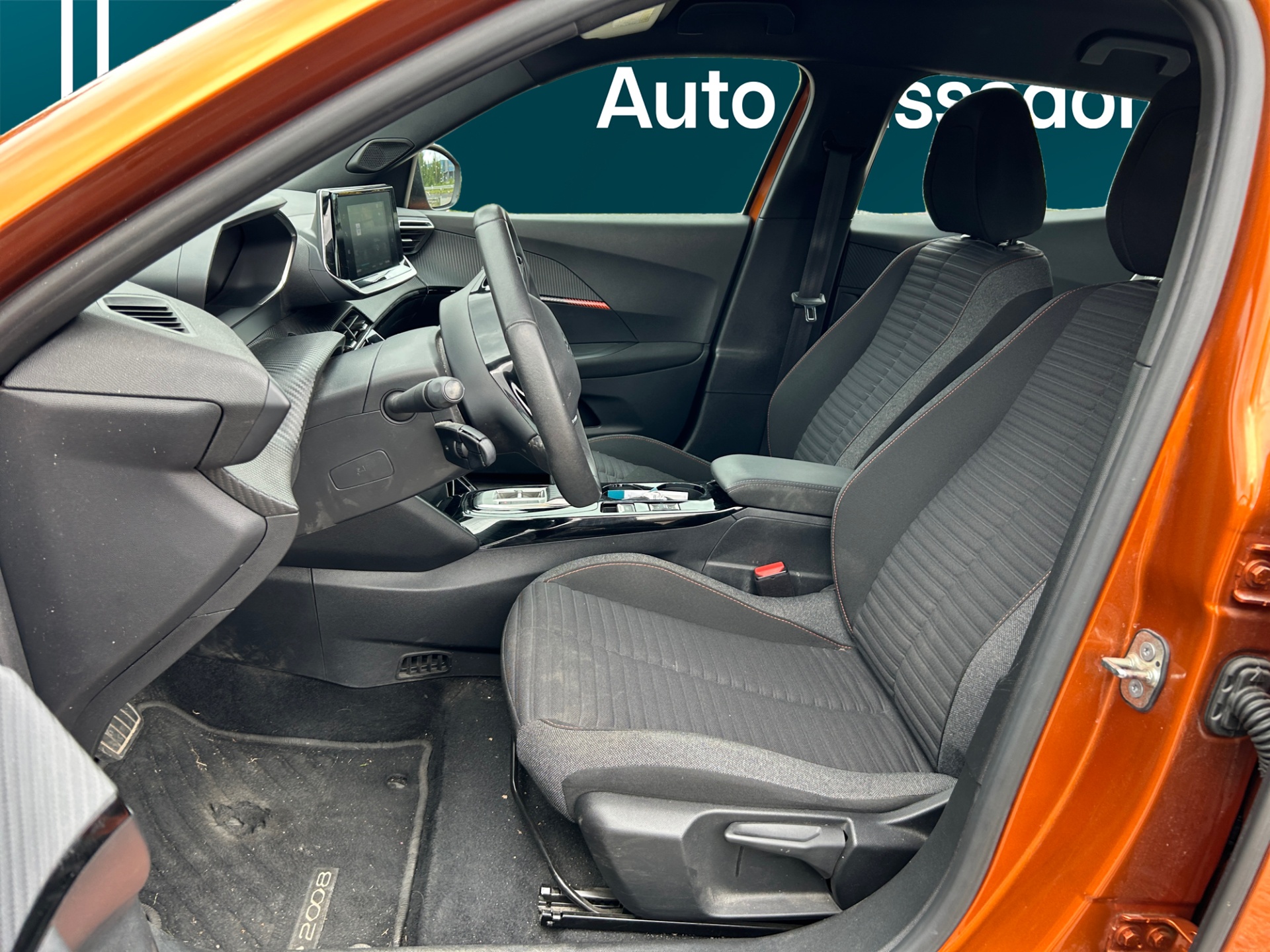 PEUGEOT e-2008 2023