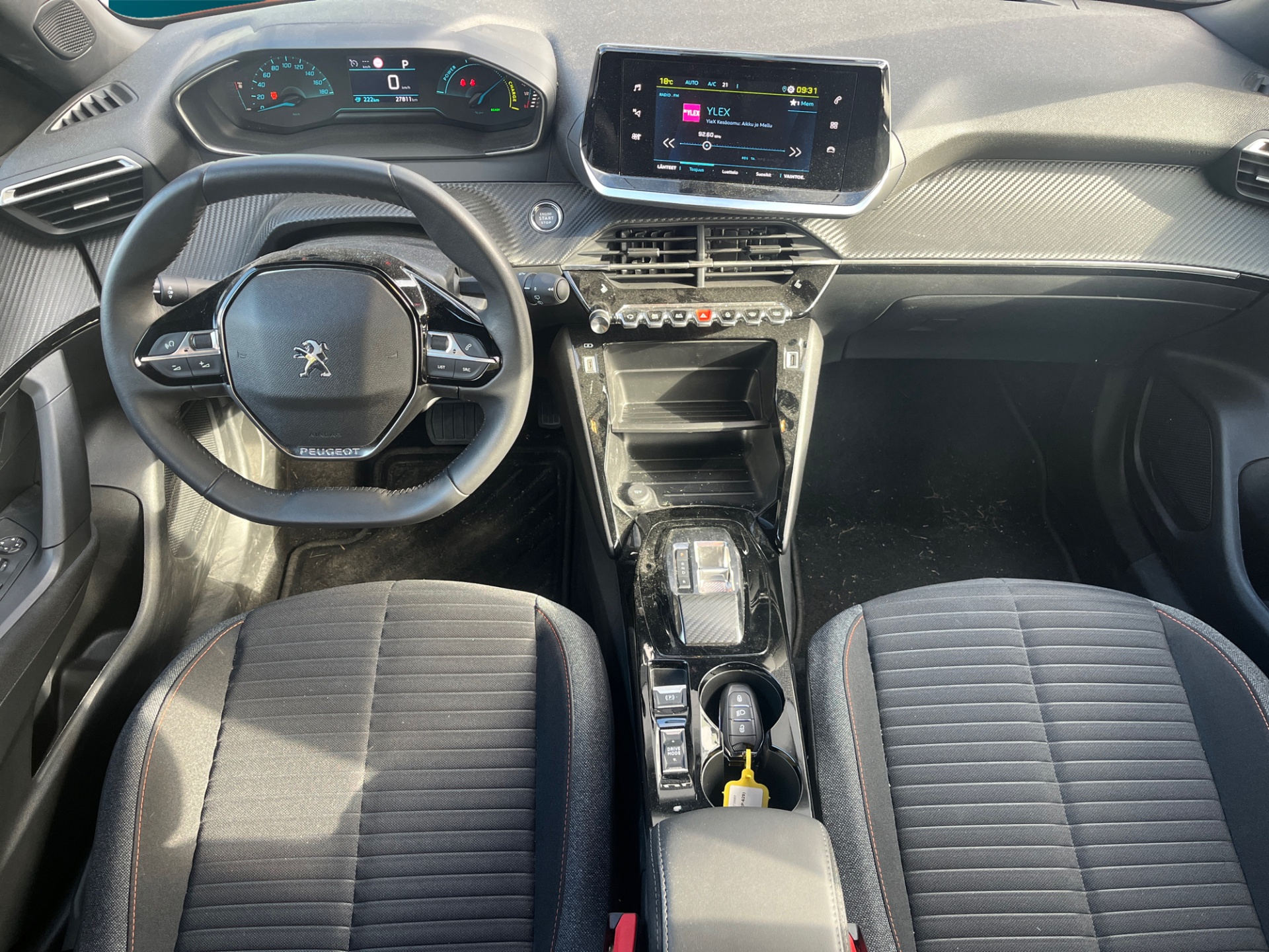PEUGEOT e-2008 2023