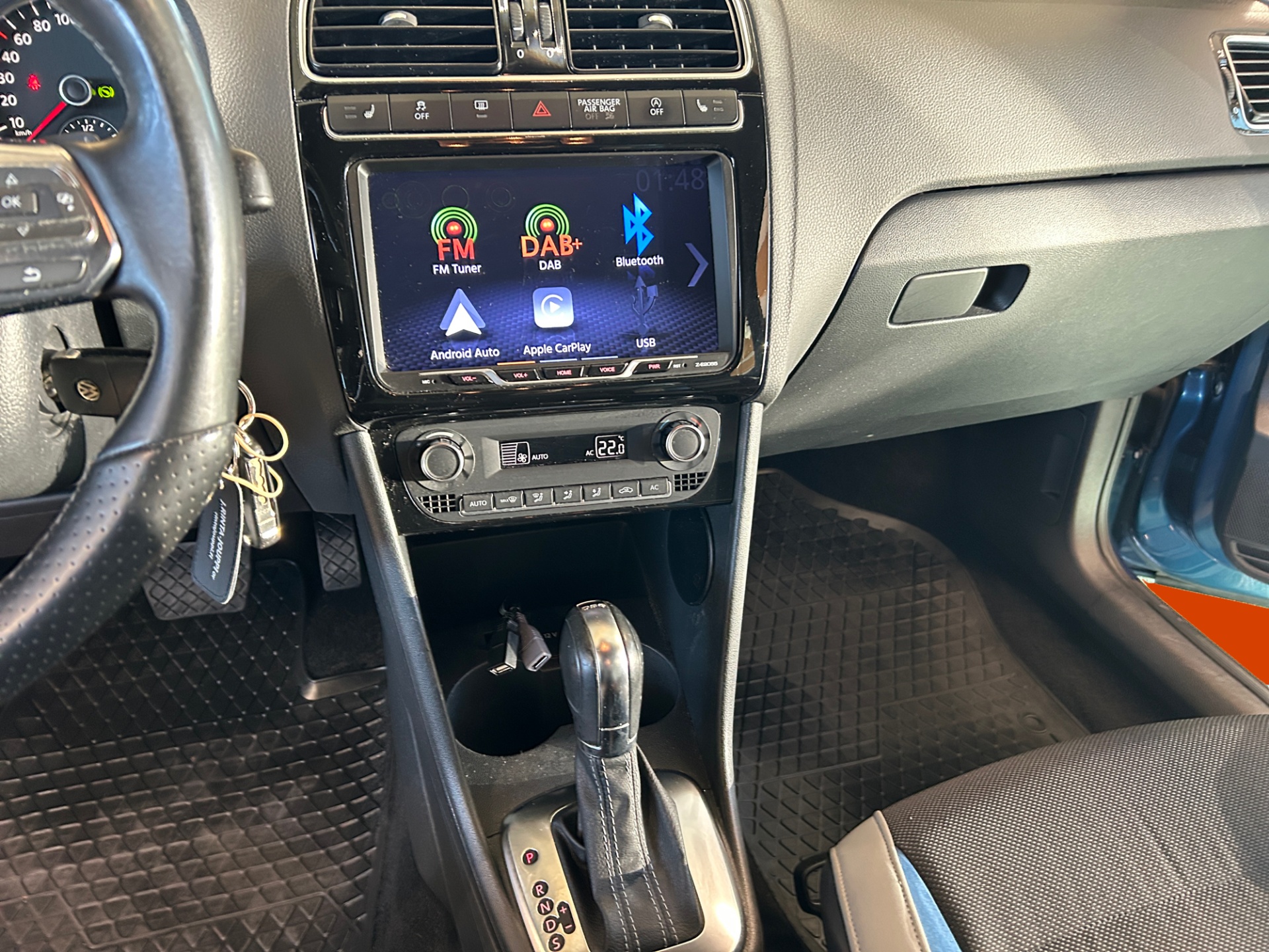 VOLKSWAGEN Polo 2014
