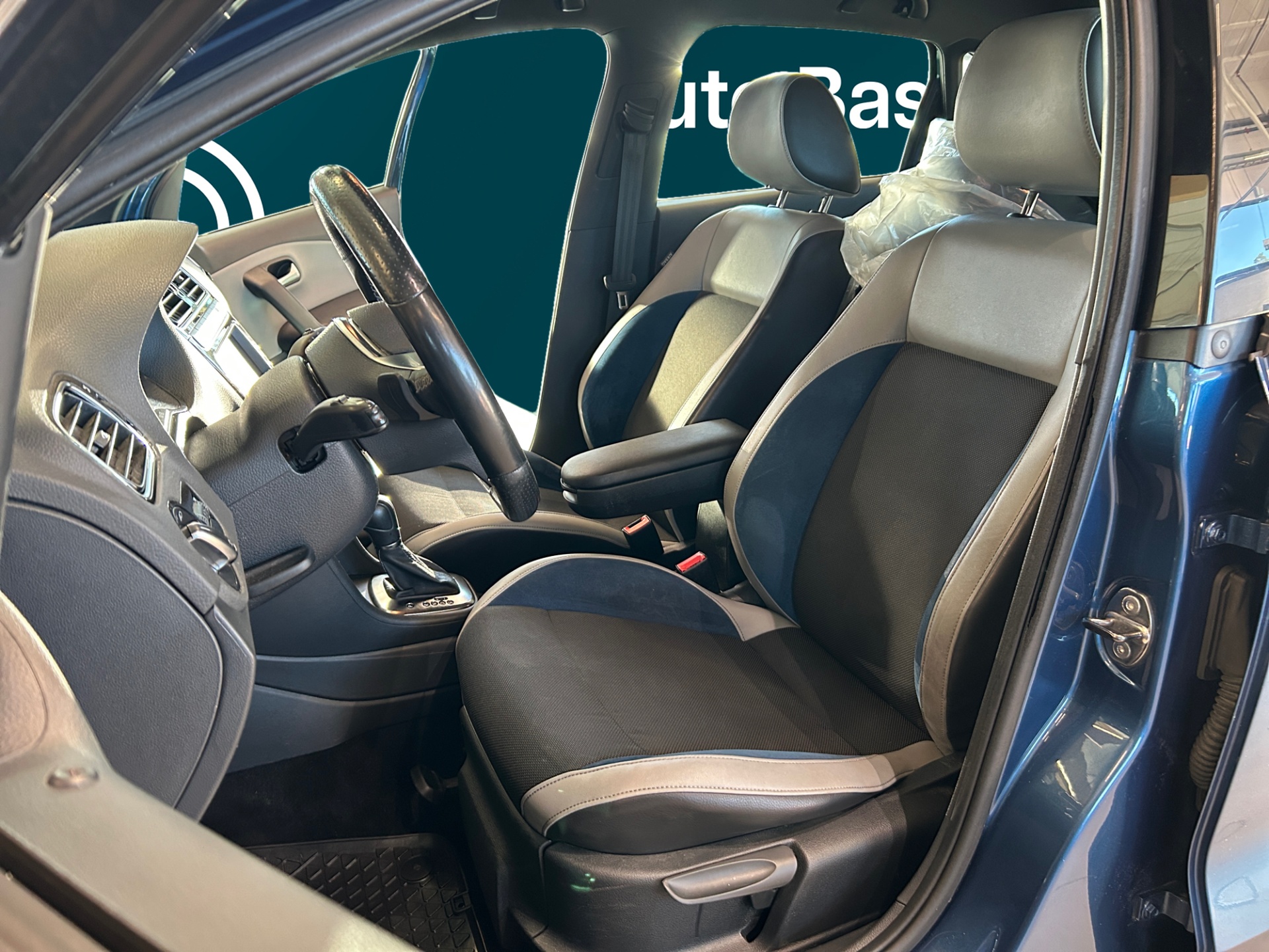 VOLKSWAGEN Polo 2014