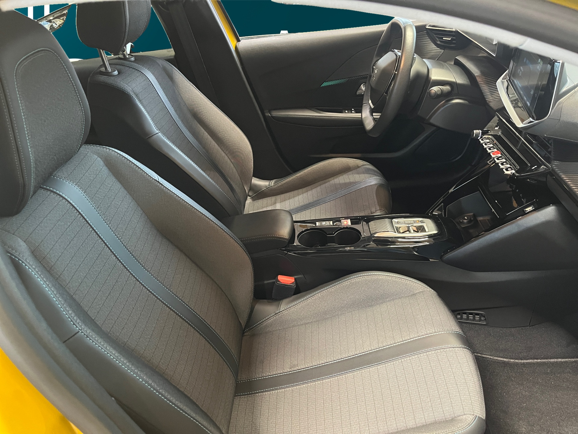 PEUGEOT e-208 2022