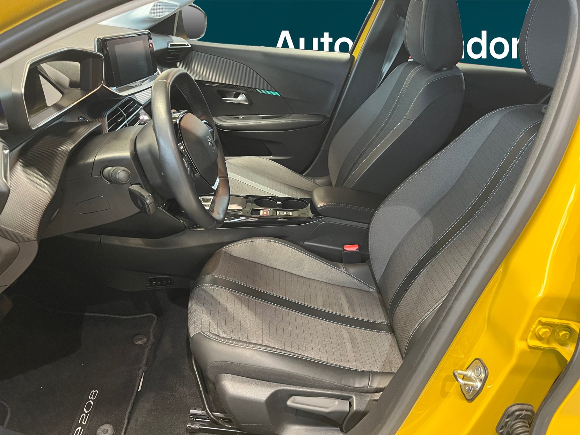 PEUGEOT e-208 2022