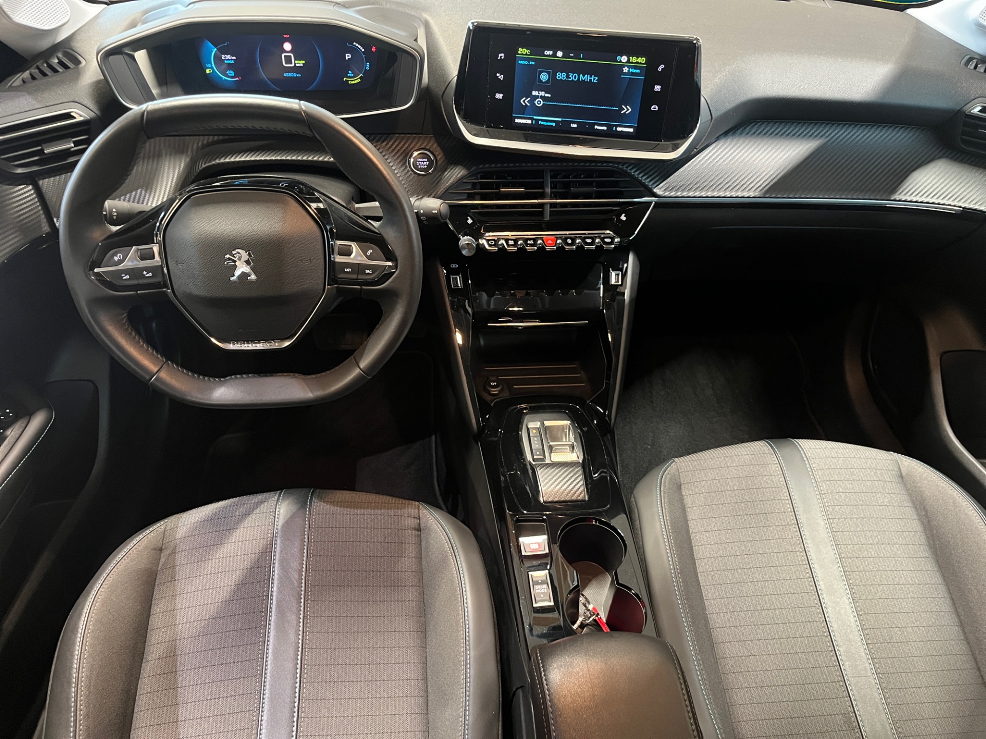 PEUGEOT e-208 2022