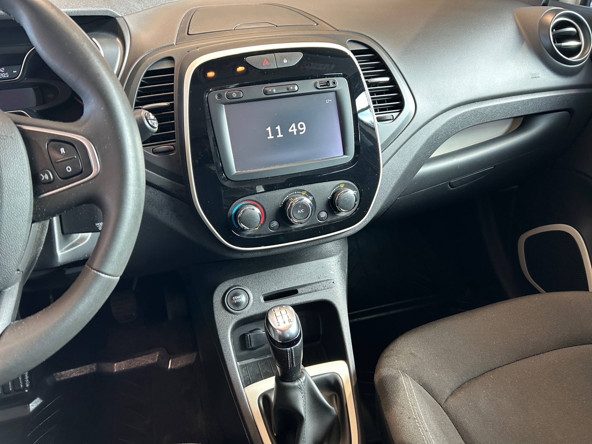 RENAULT Captur 2017