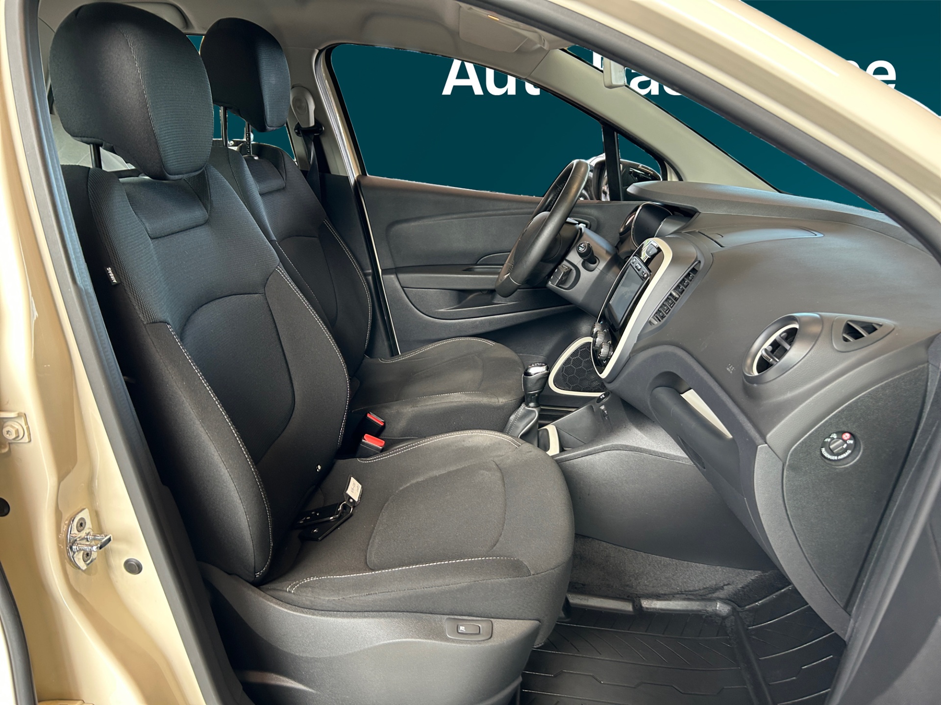 RENAULT Captur 2017