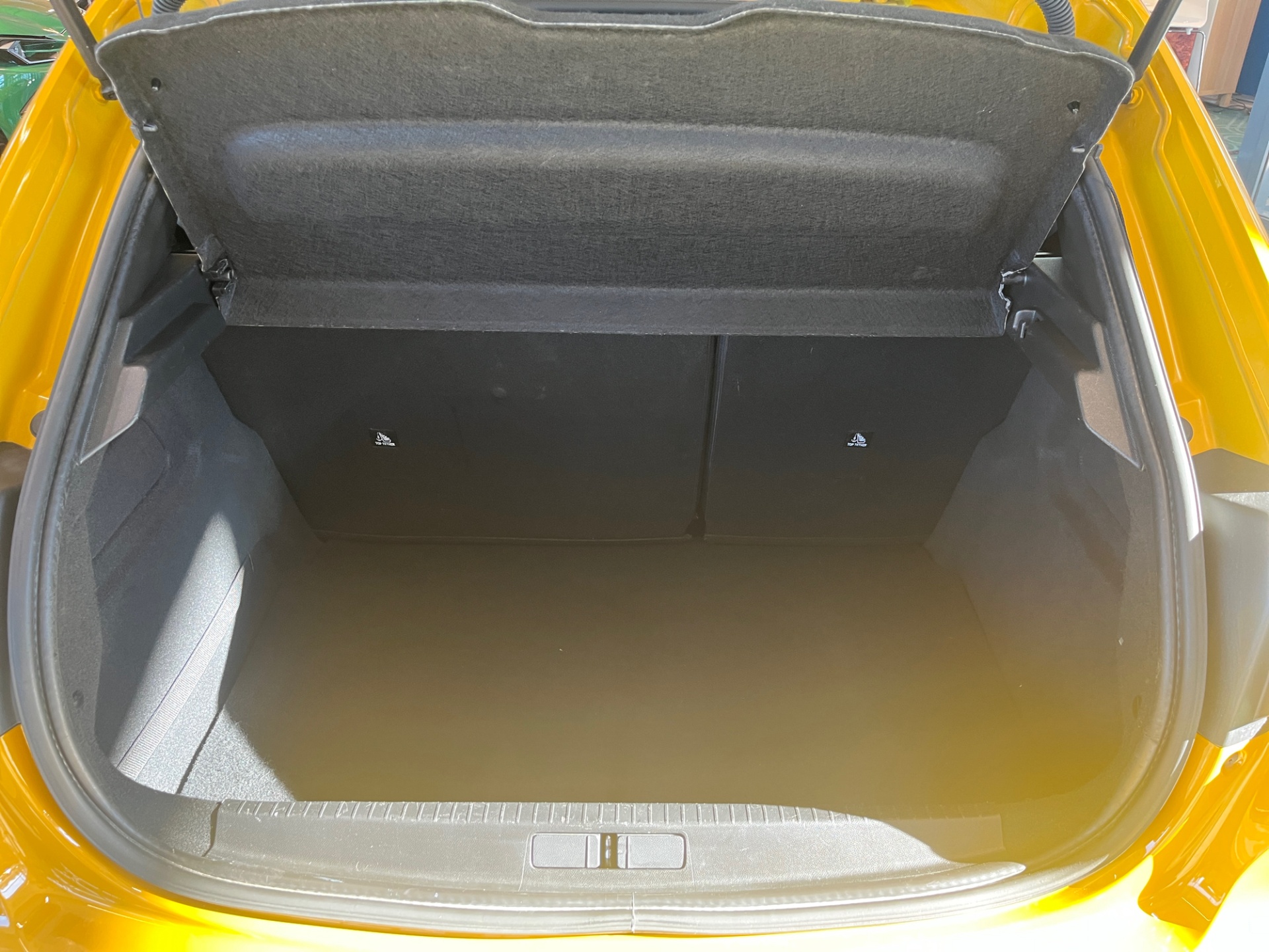 PEUGEOT 208 2020