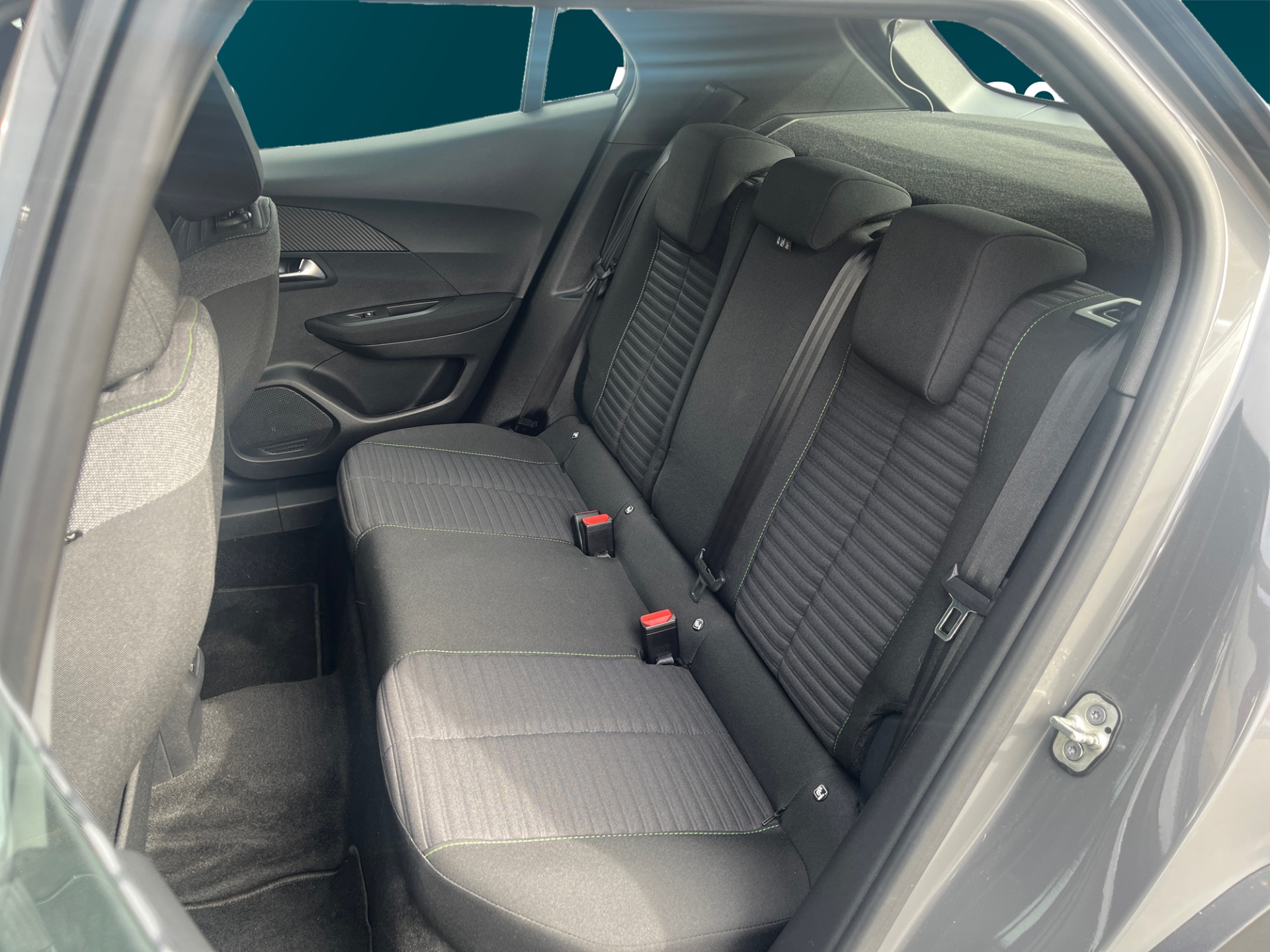 PEUGEOT e-2008 2023