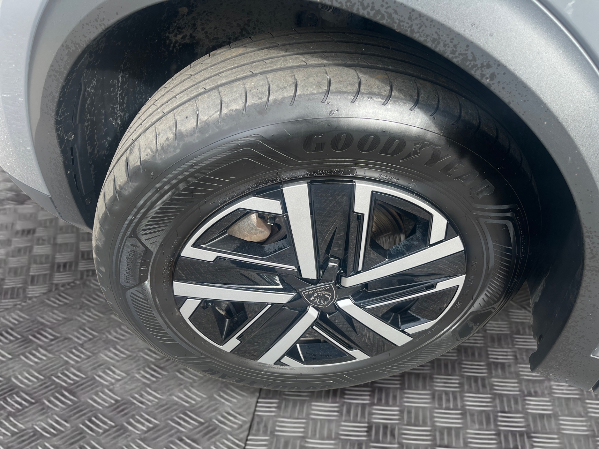 PEUGEOT e-2008 2023