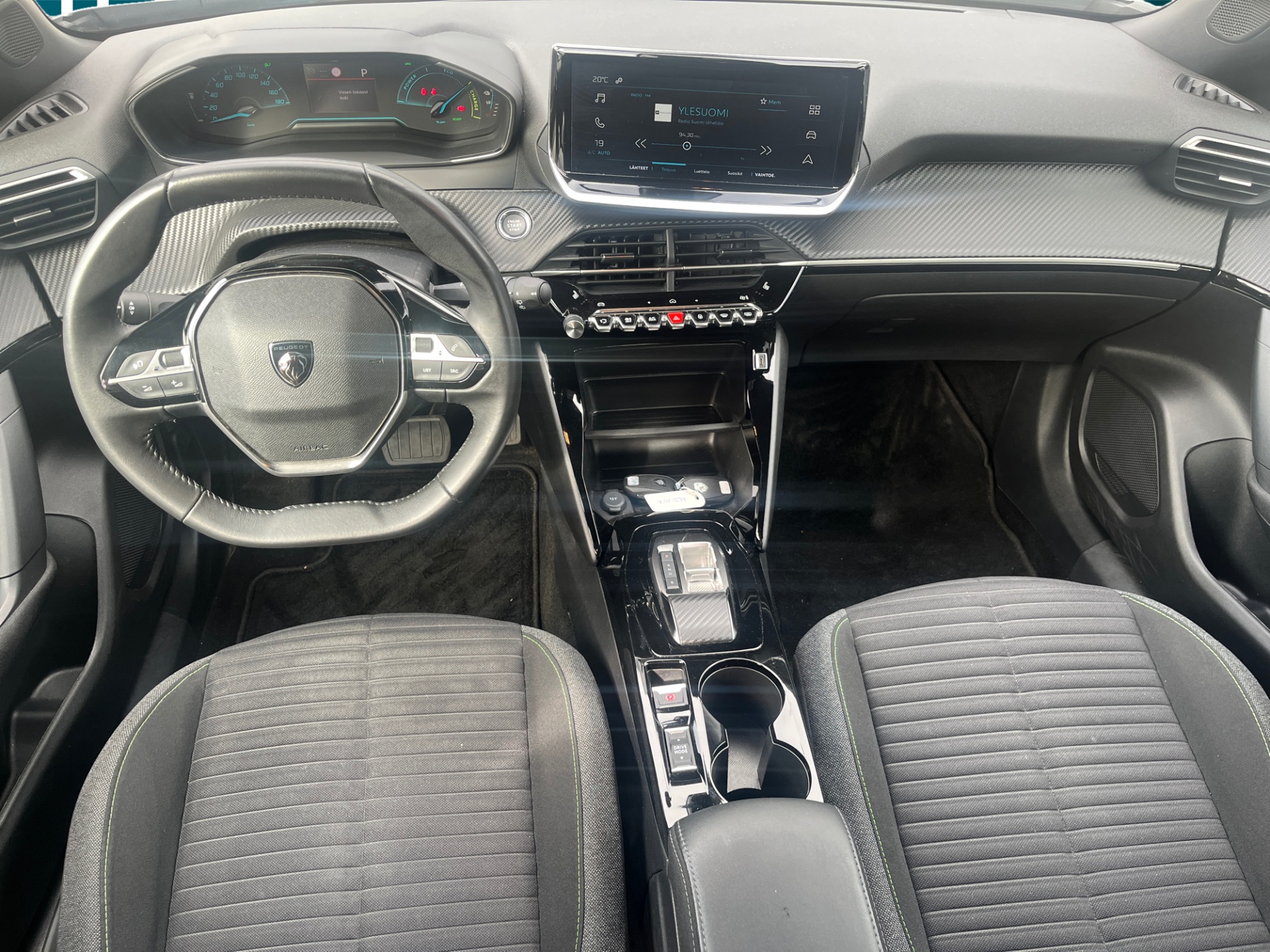 PEUGEOT e-2008 2023