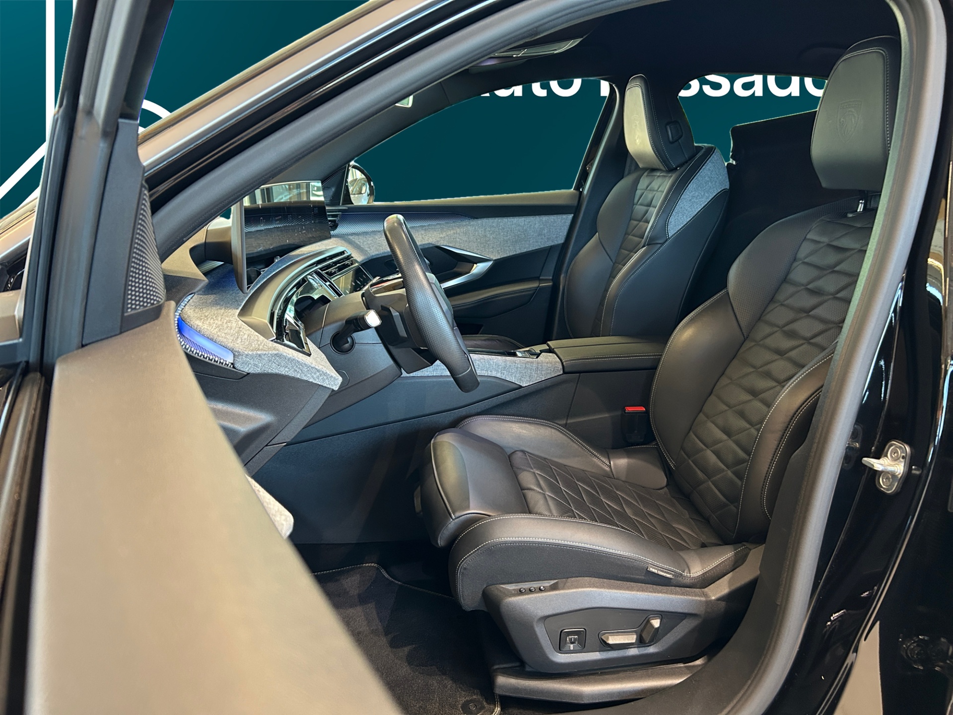 PEUGEOT E-3008 2024