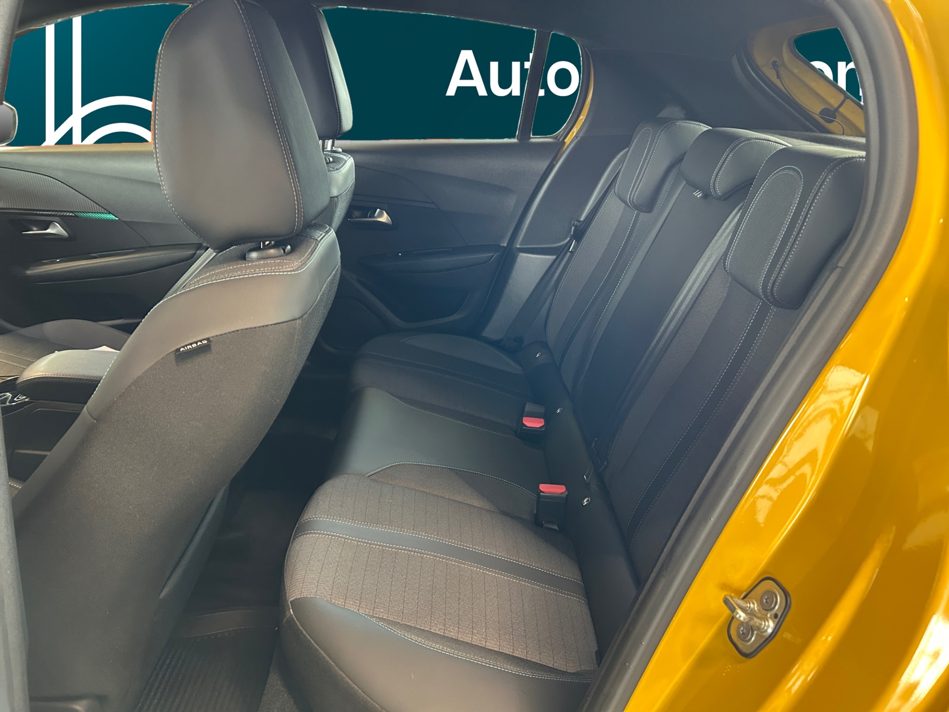 PEUGEOT e-208 2023