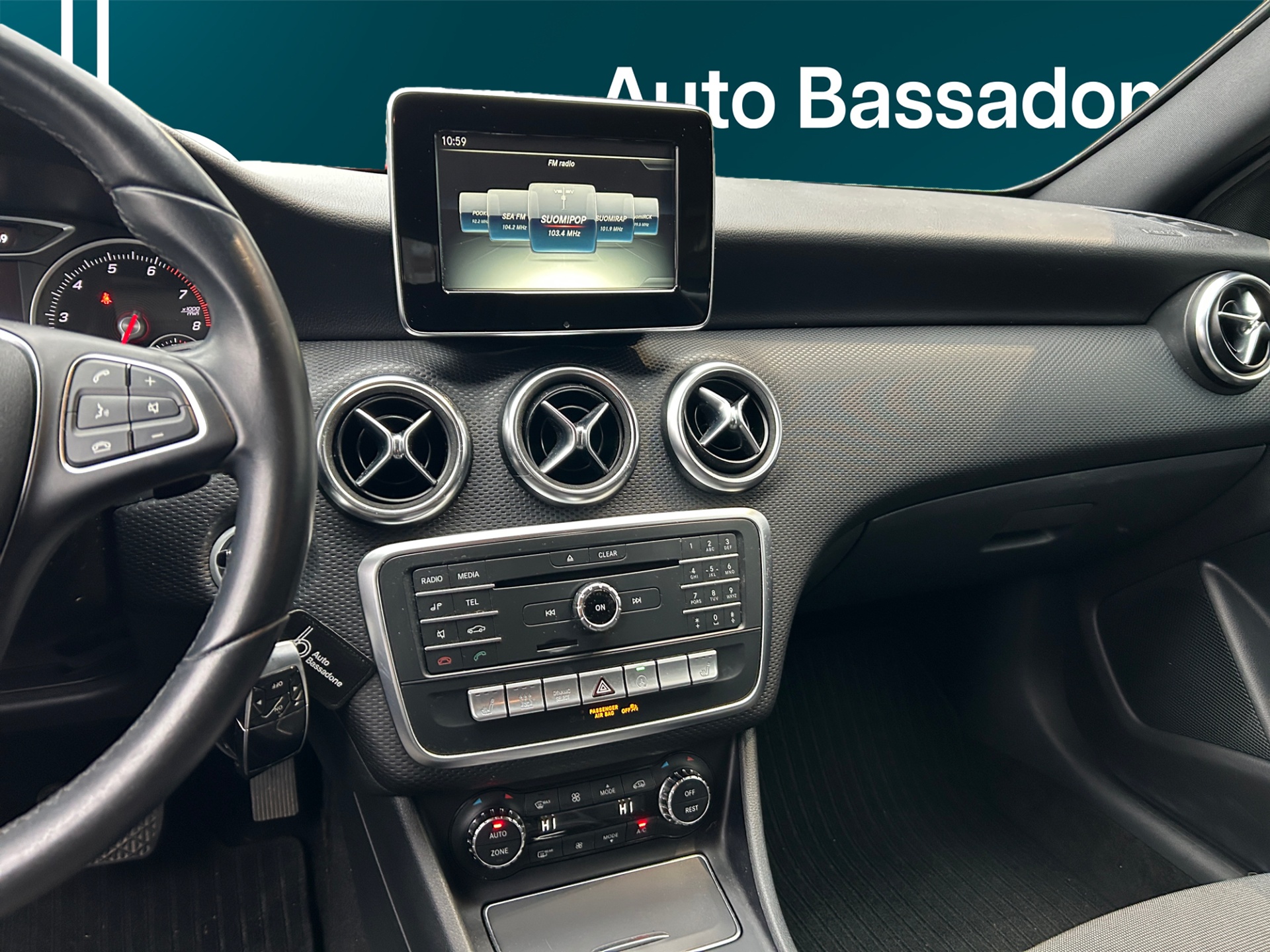 MERCEDES-BENZ A 2016