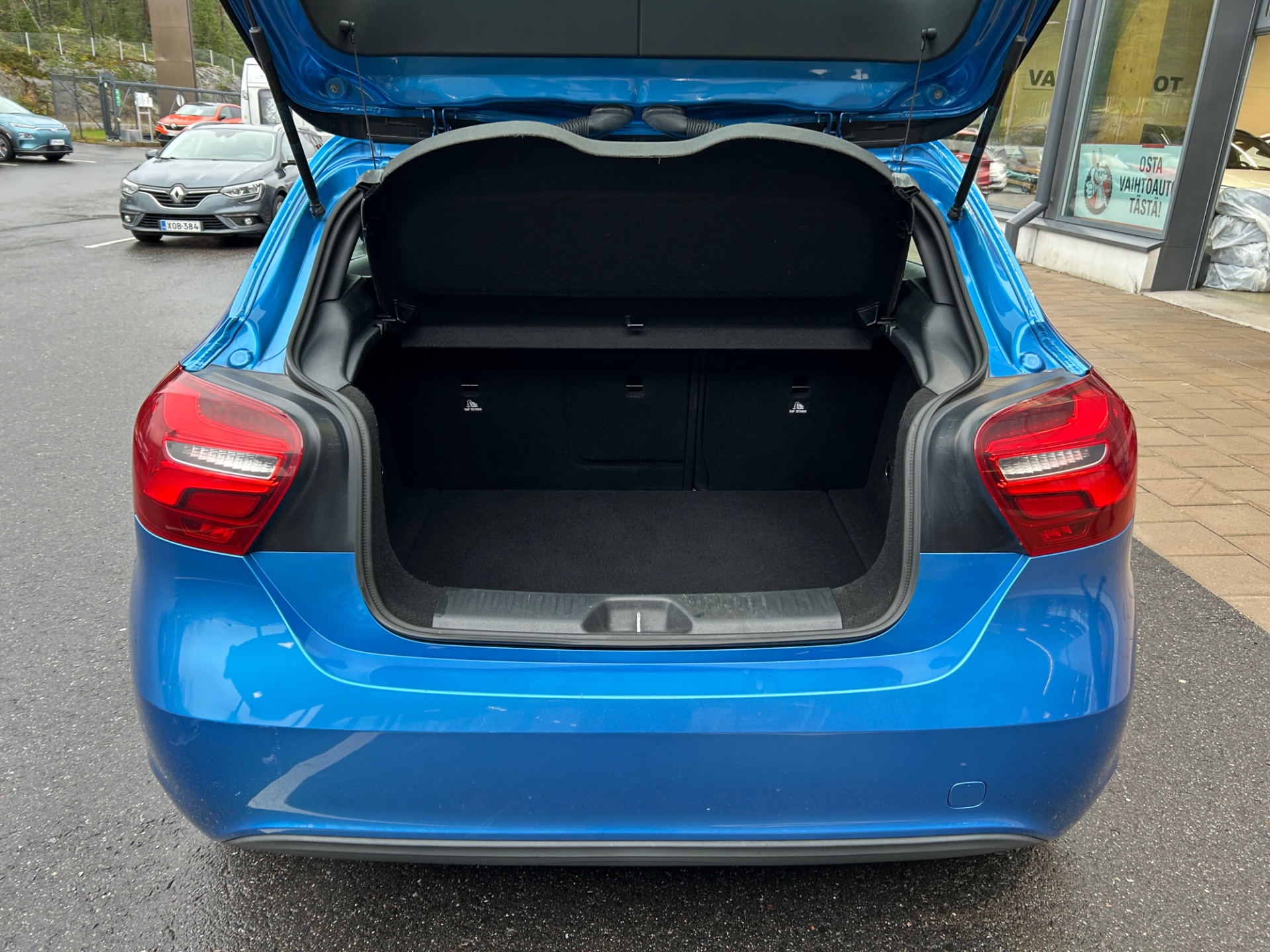 MERCEDES-BENZ A 2016