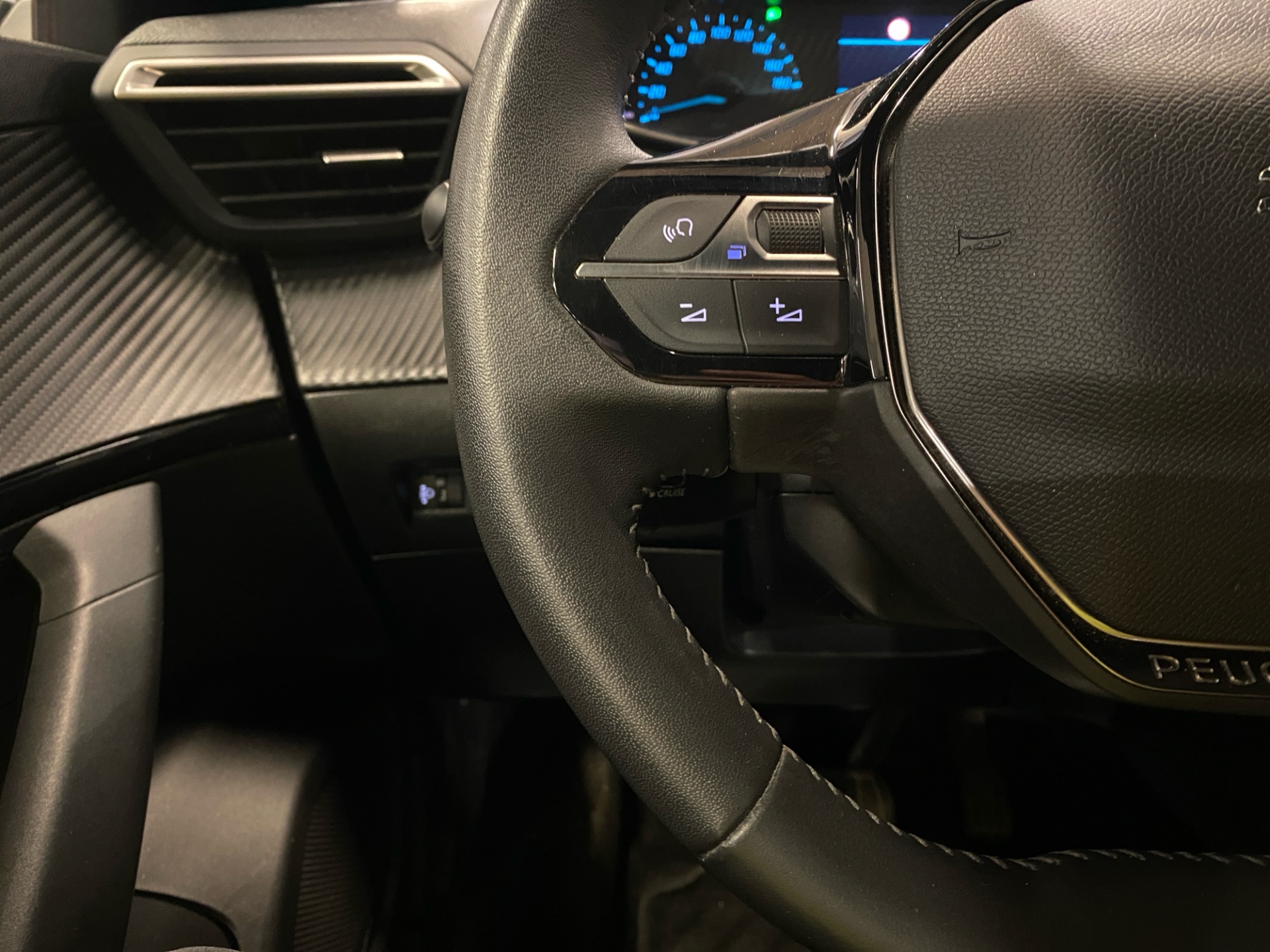 Peugeot e-2008 2023