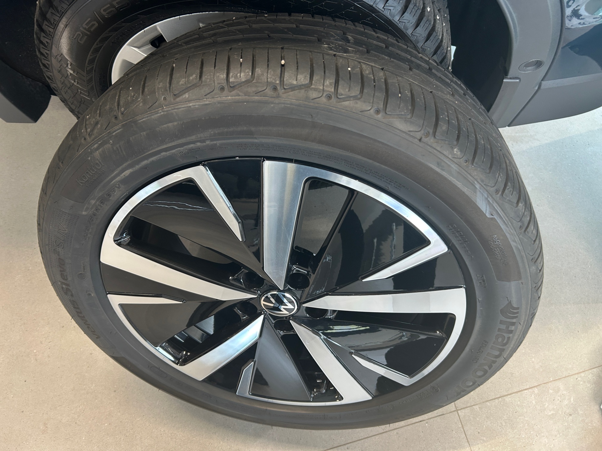 VOLKSWAGEN Tiguan 2024