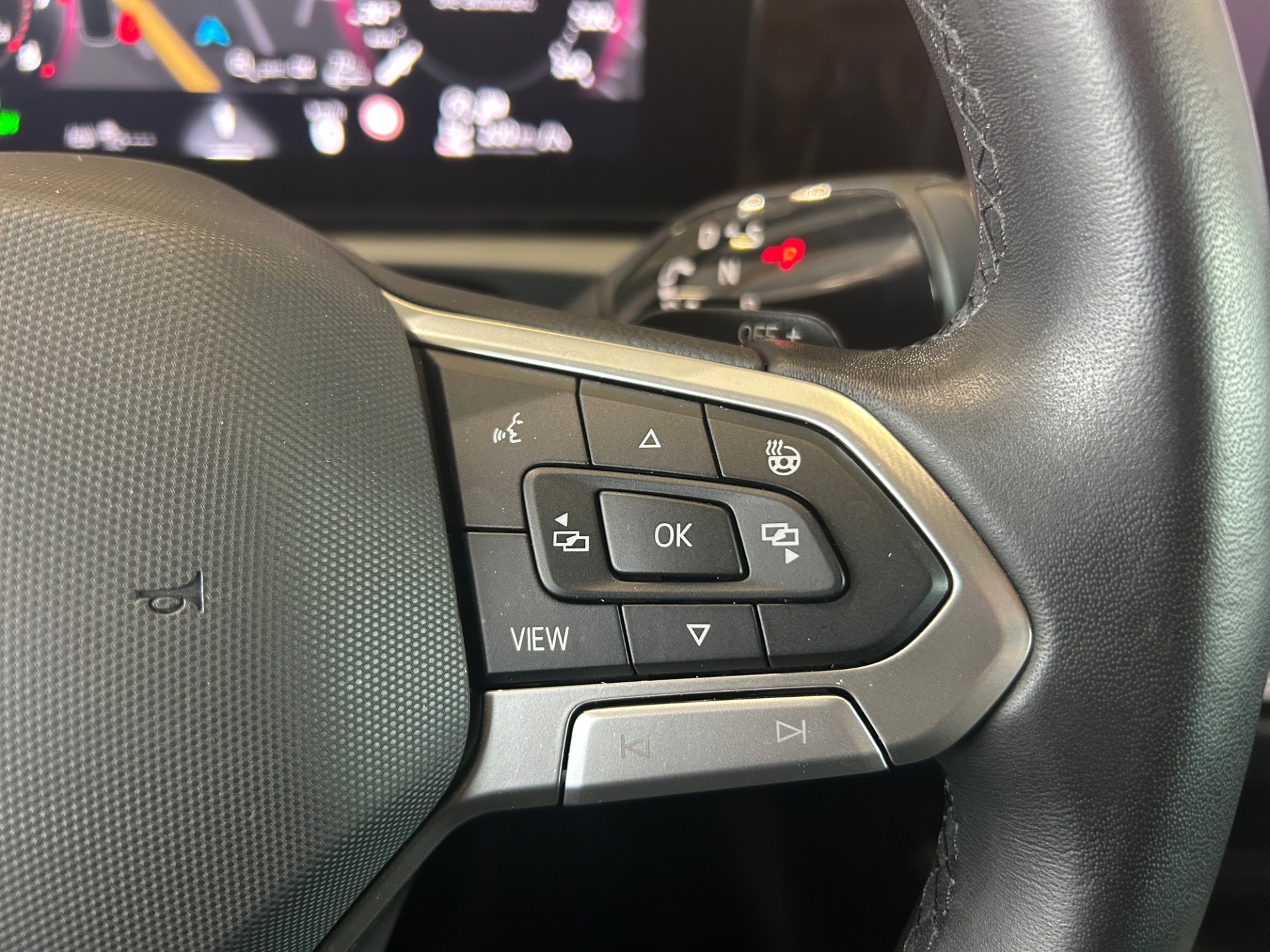 VOLKSWAGEN Tiguan 2024