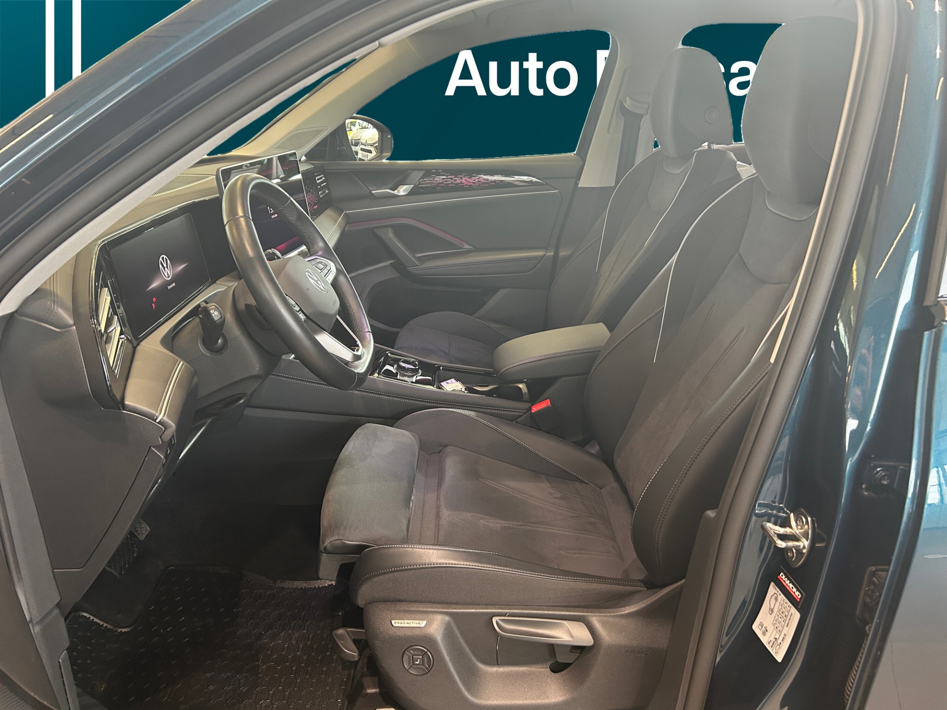 VOLKSWAGEN Tiguan 2024