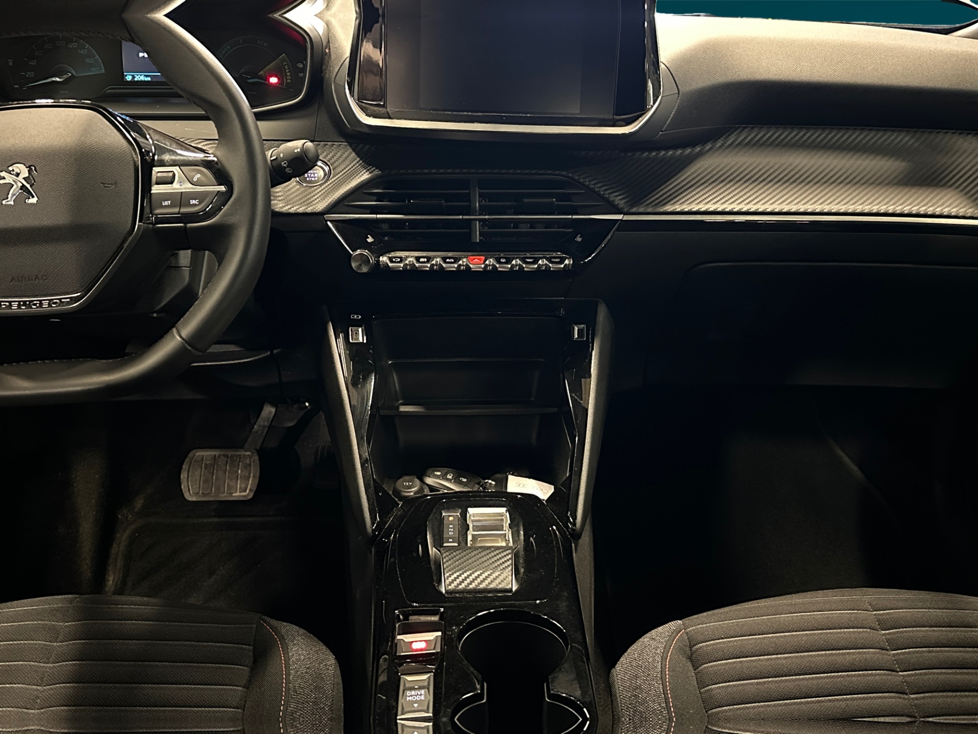 PEUGEOT e-2008 2023