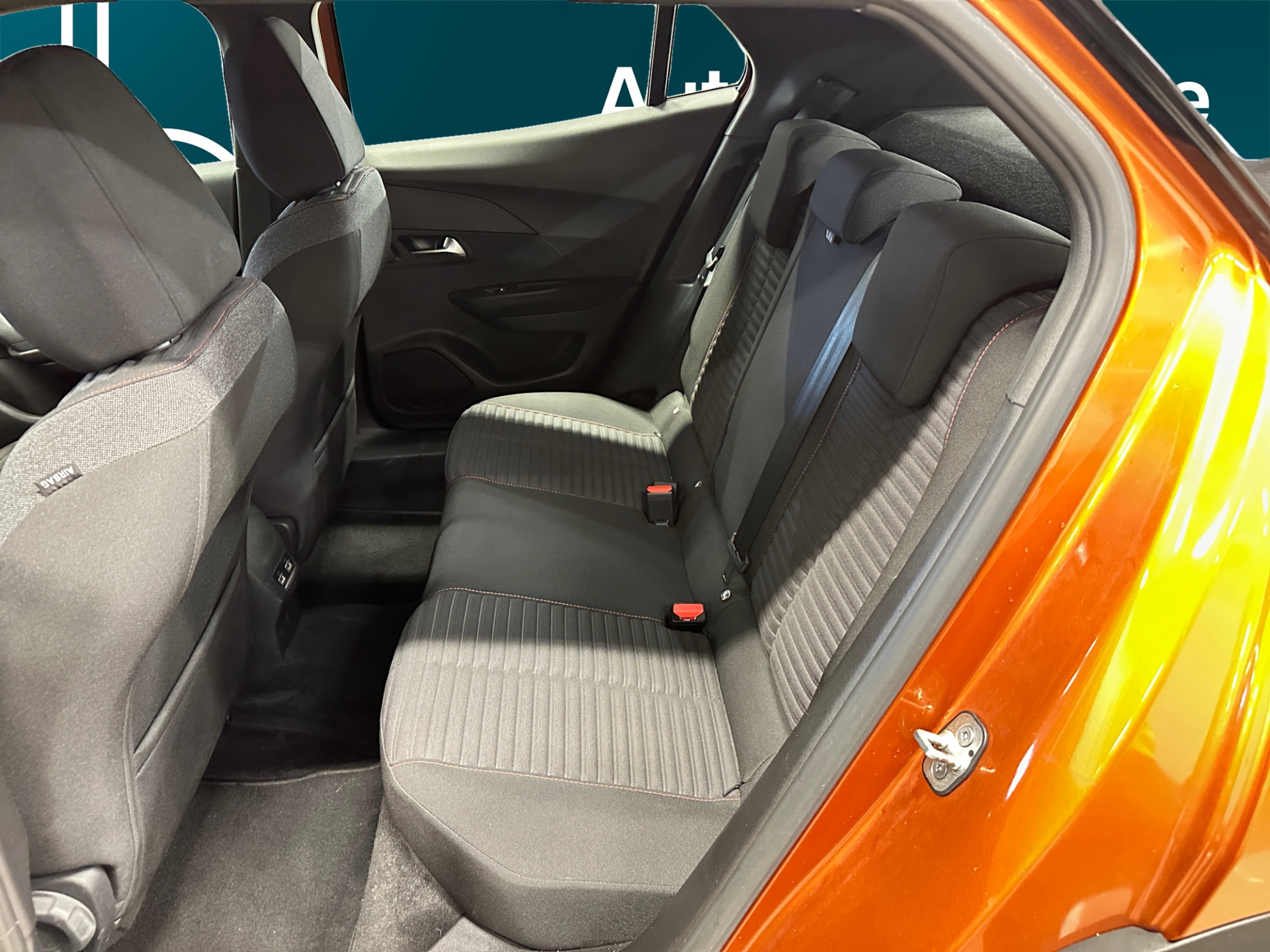 PEUGEOT e-2008 2023