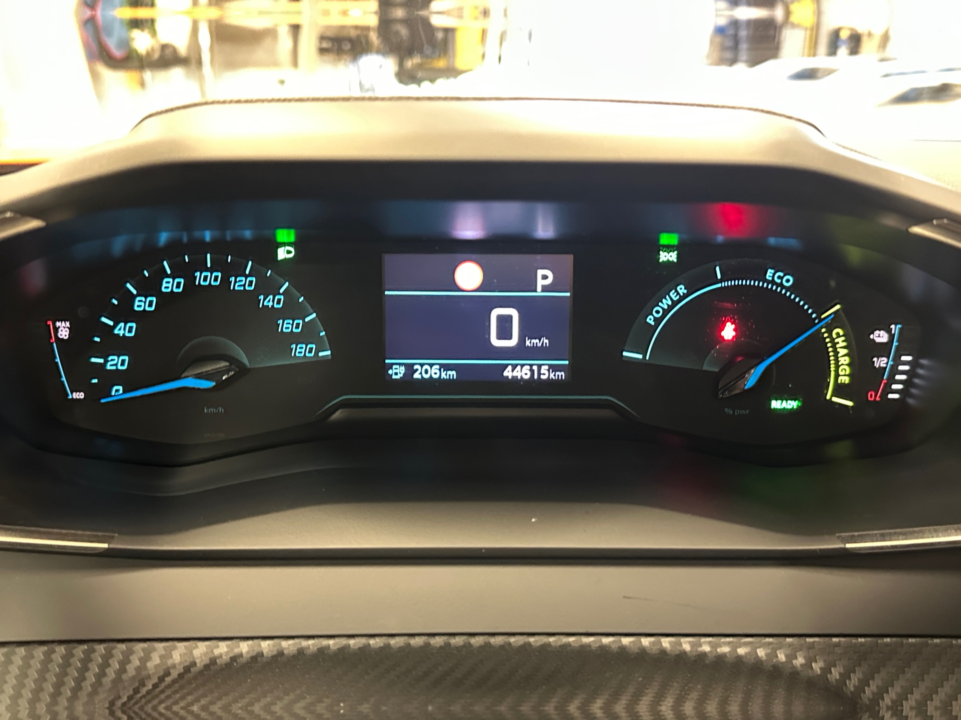 PEUGEOT e-2008 2023