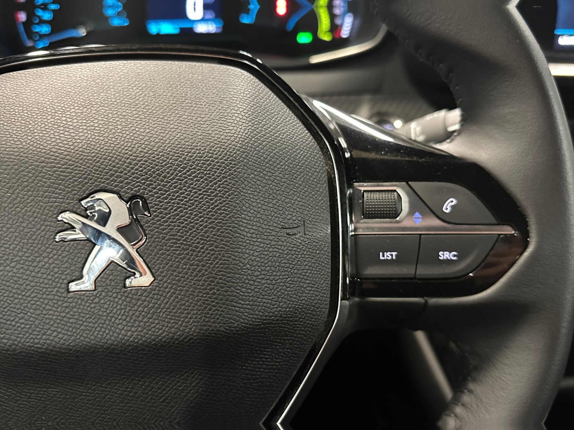 PEUGEOT e-2008 2023