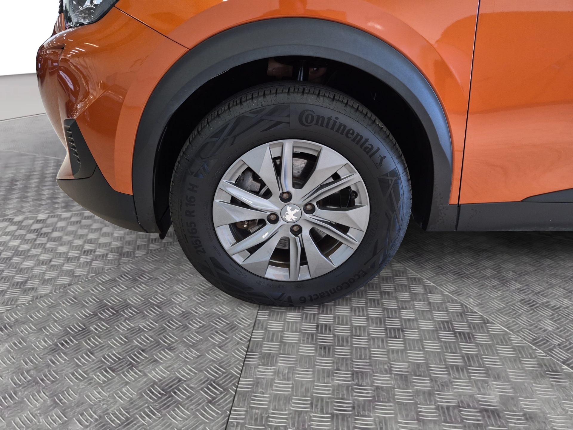PEUGEOT e-2008 2023