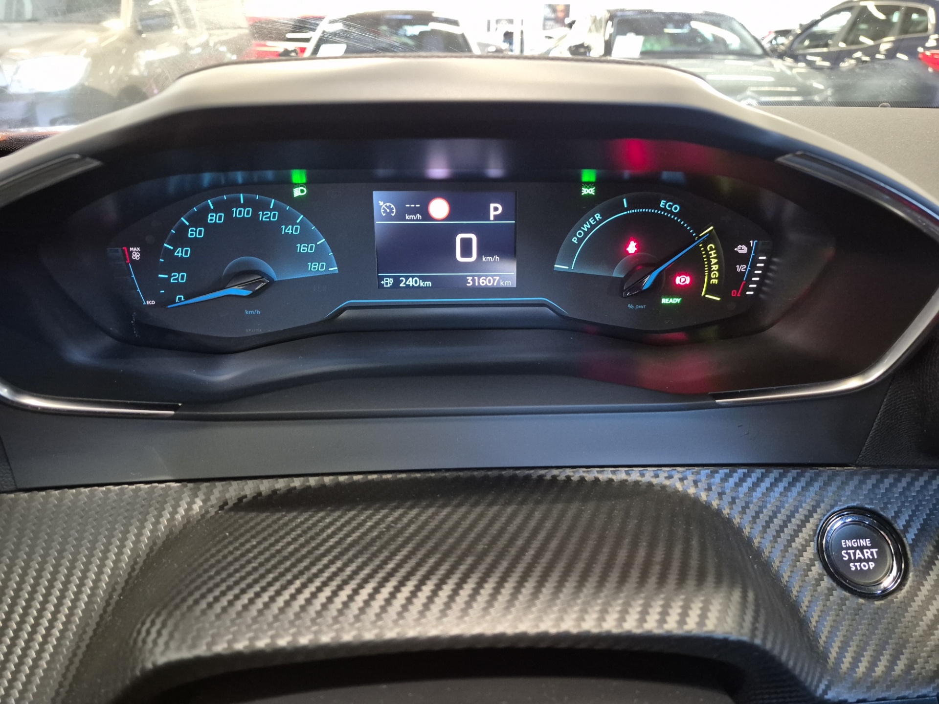 PEUGEOT e-2008 2023