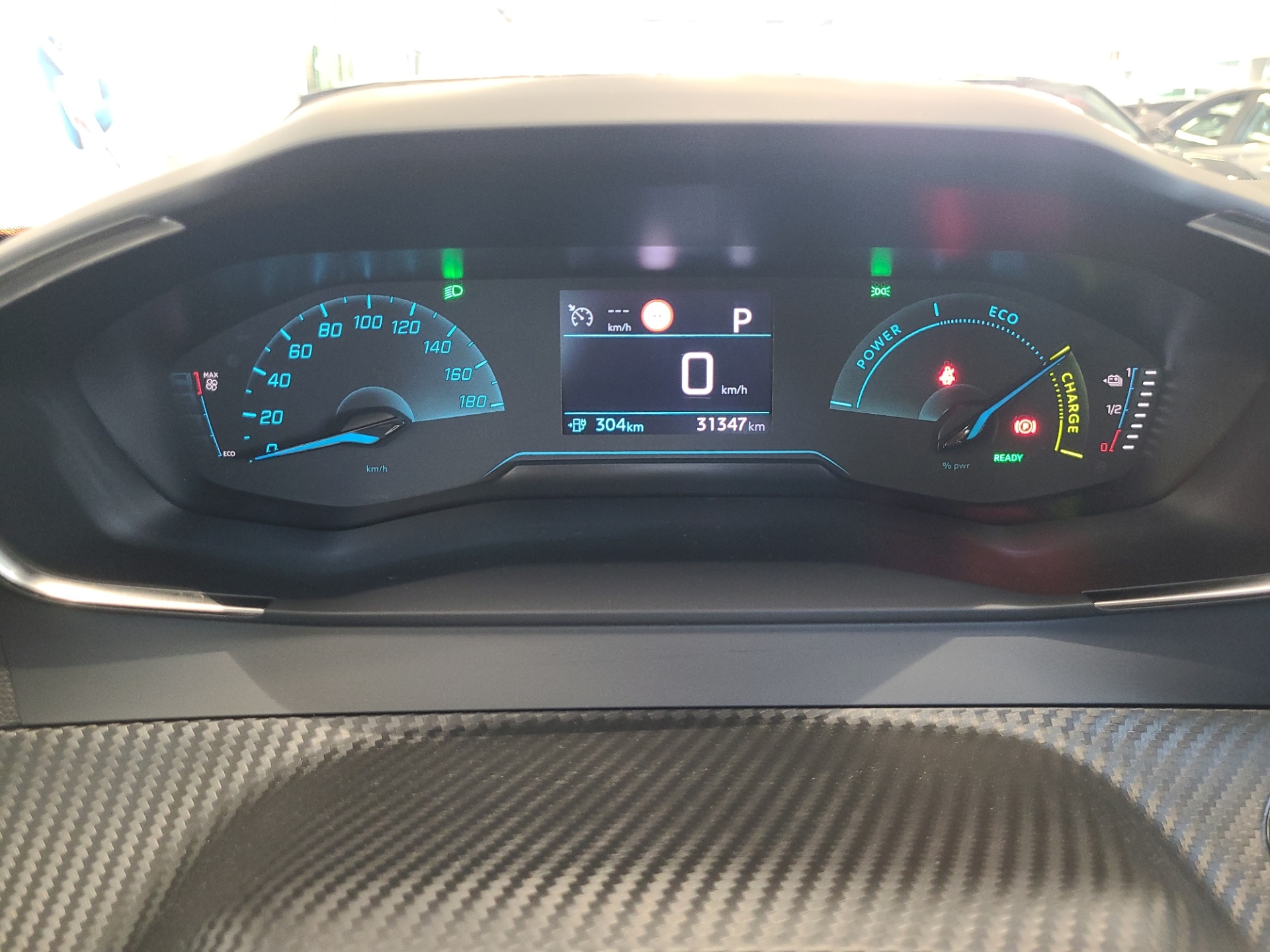 PEUGEOT e-2008 2023
